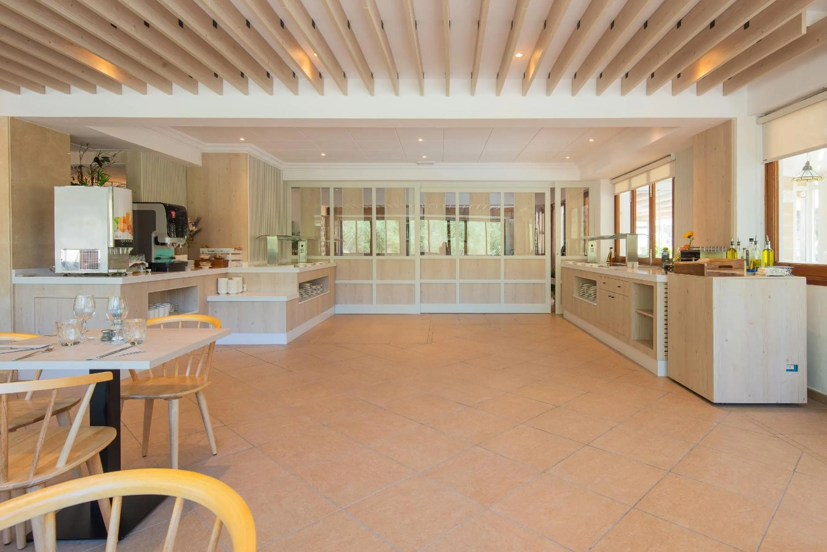 Restaurant/places to eat in Hotel Playa Mondrago