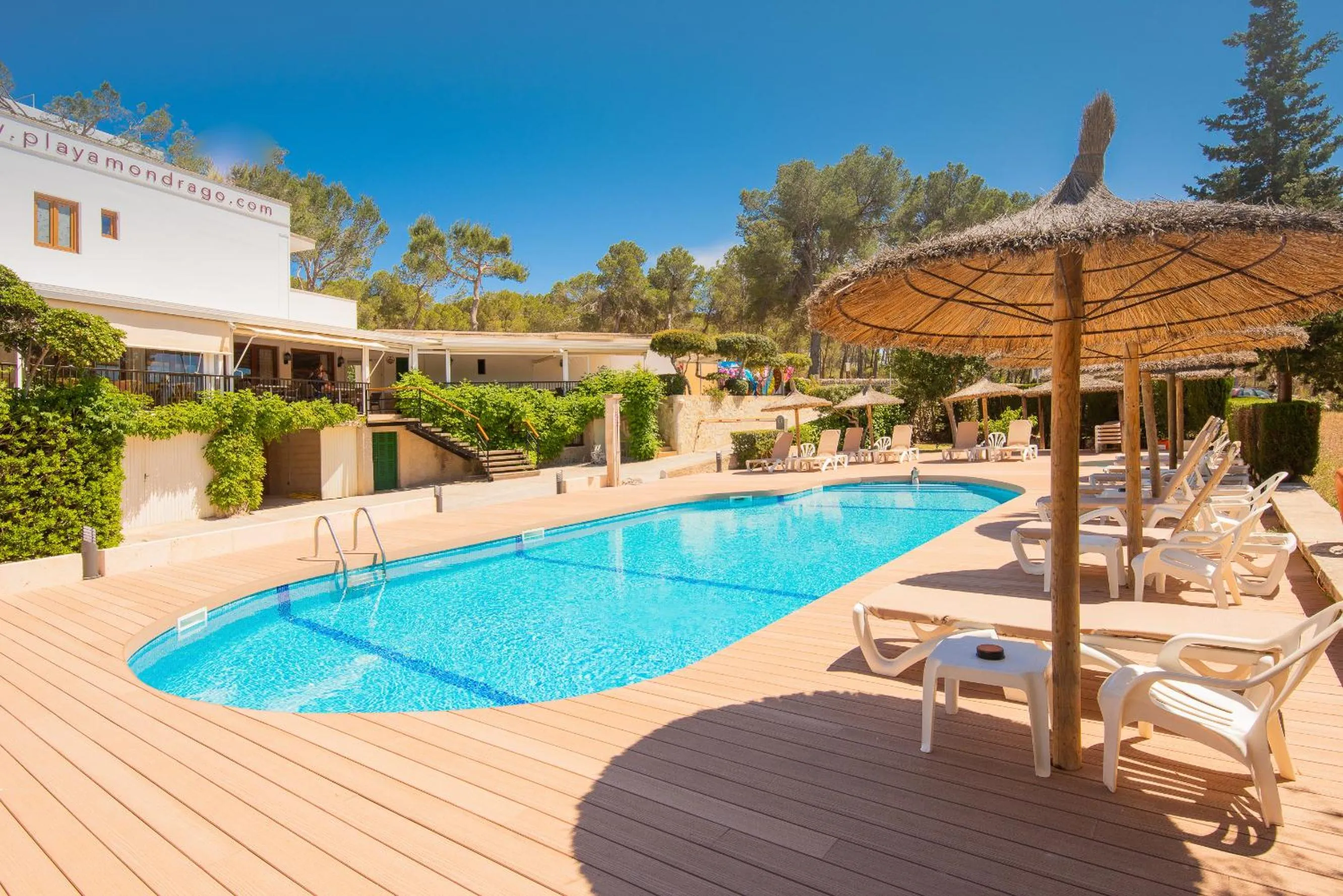 Swimming pool in Hotel Playa Mondrago