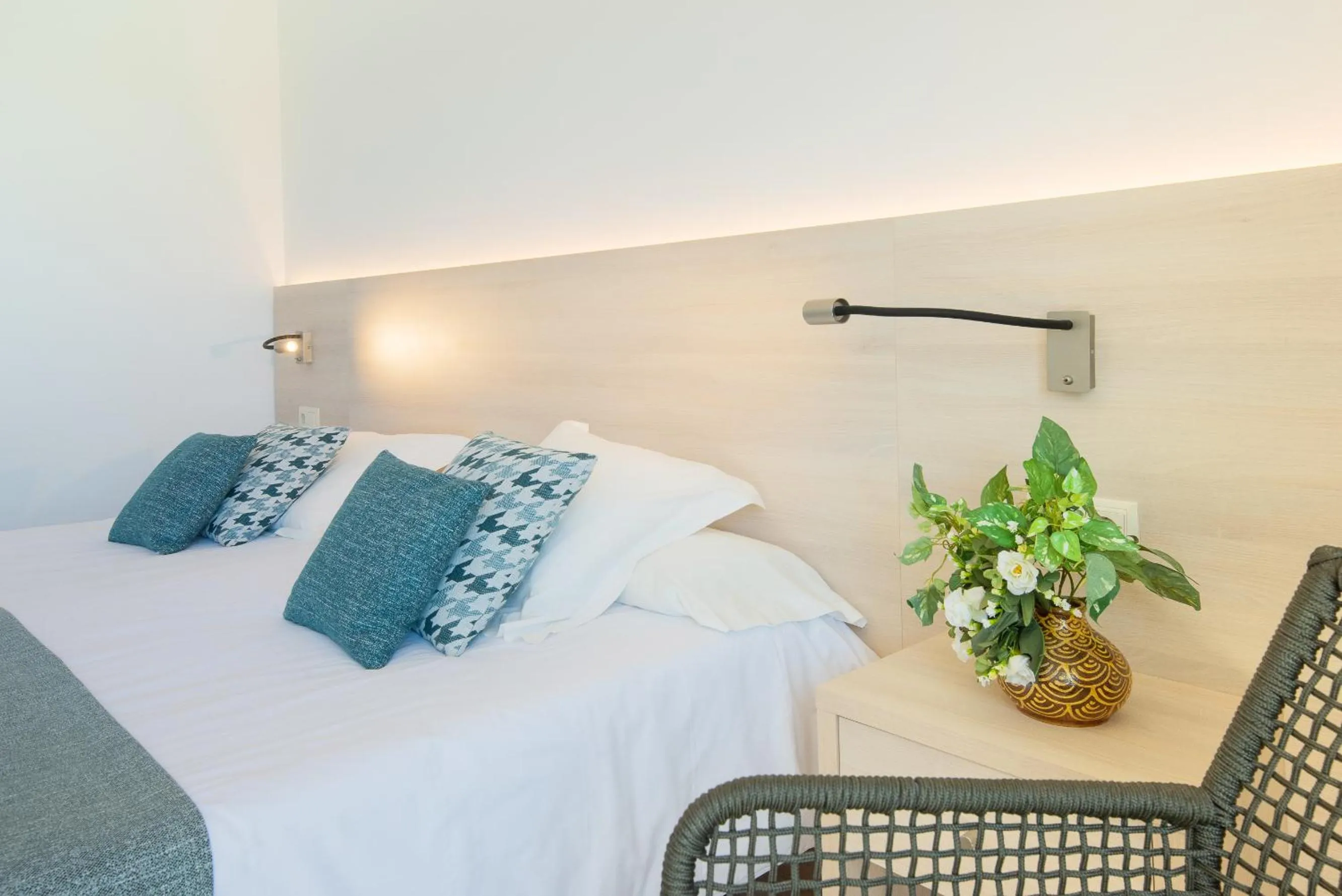 Bedroom, Bed in Hotel Playa Mondrago