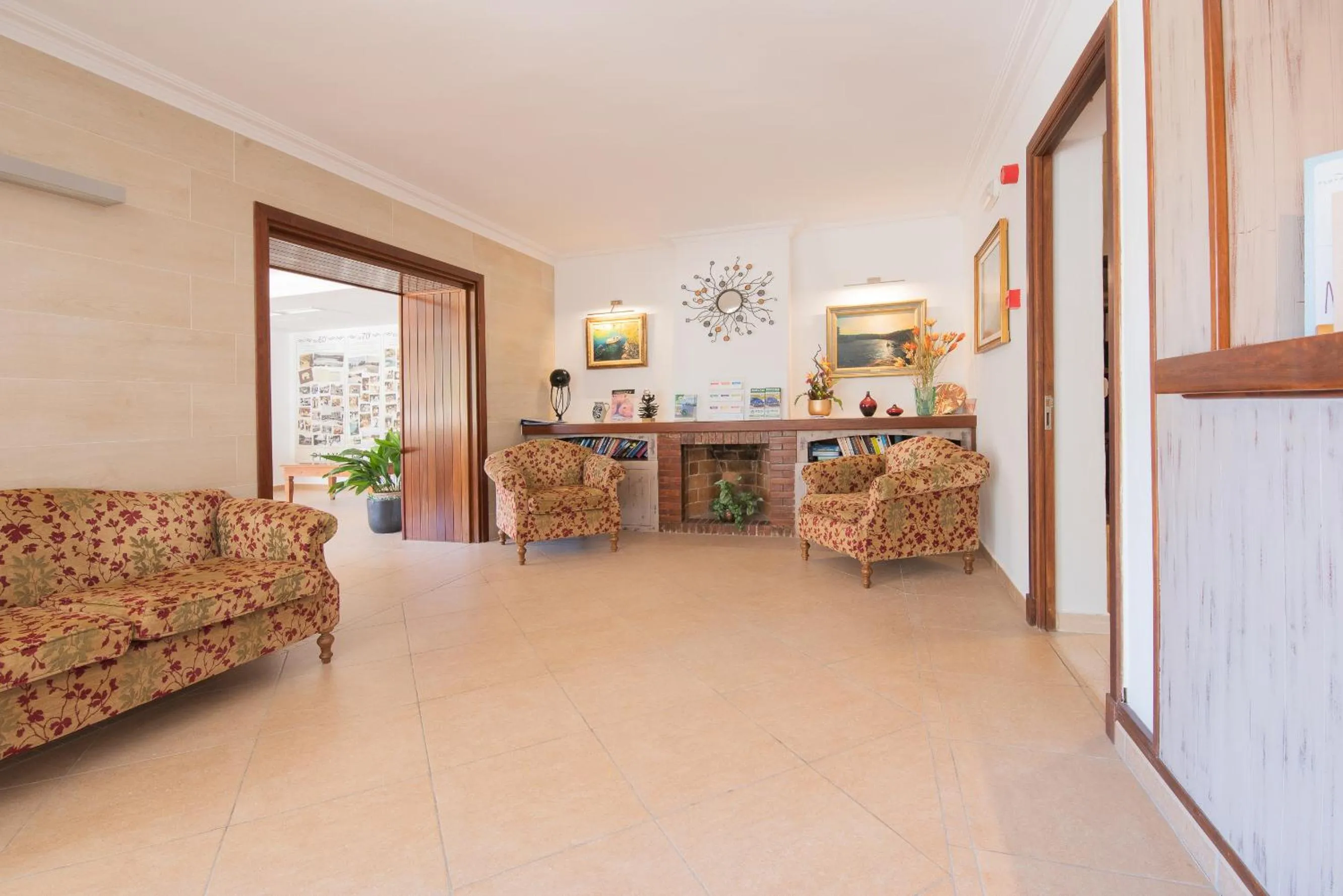 Lobby or reception in Hotel Playa Mondrago