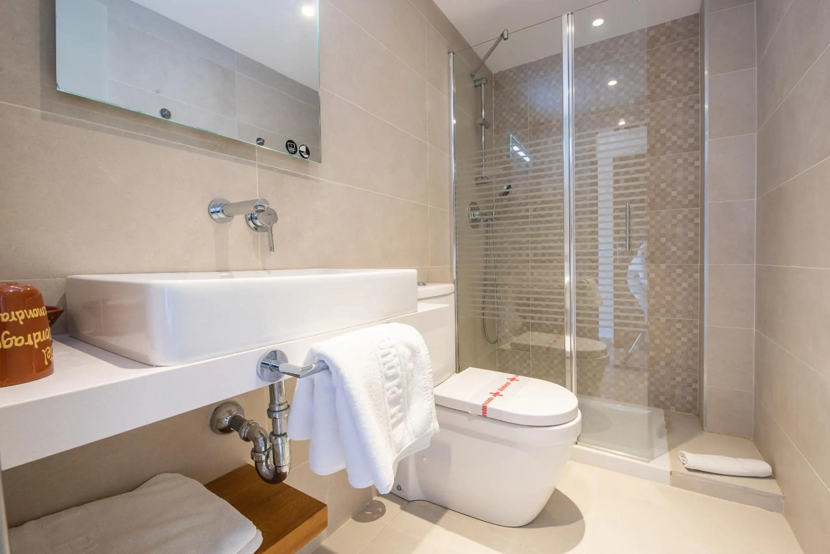 Bathroom in Hotel Playa Mondrago