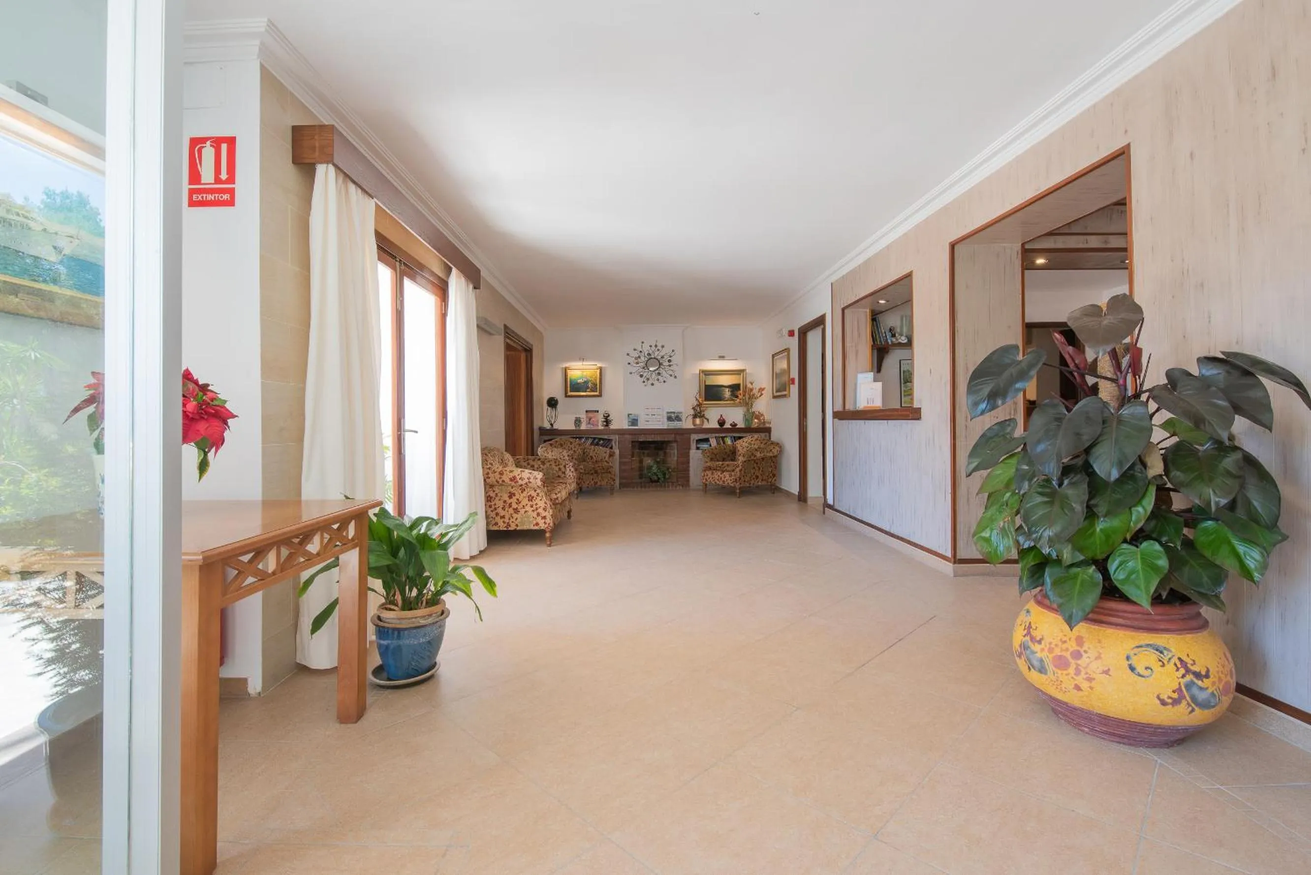 Lobby or reception in Hotel Playa Mondrago