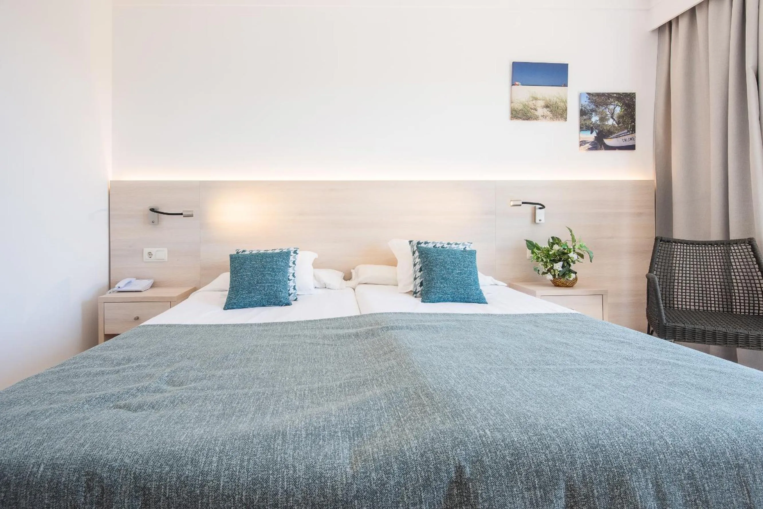 Bedroom, Bed in Hotel Playa Mondrago