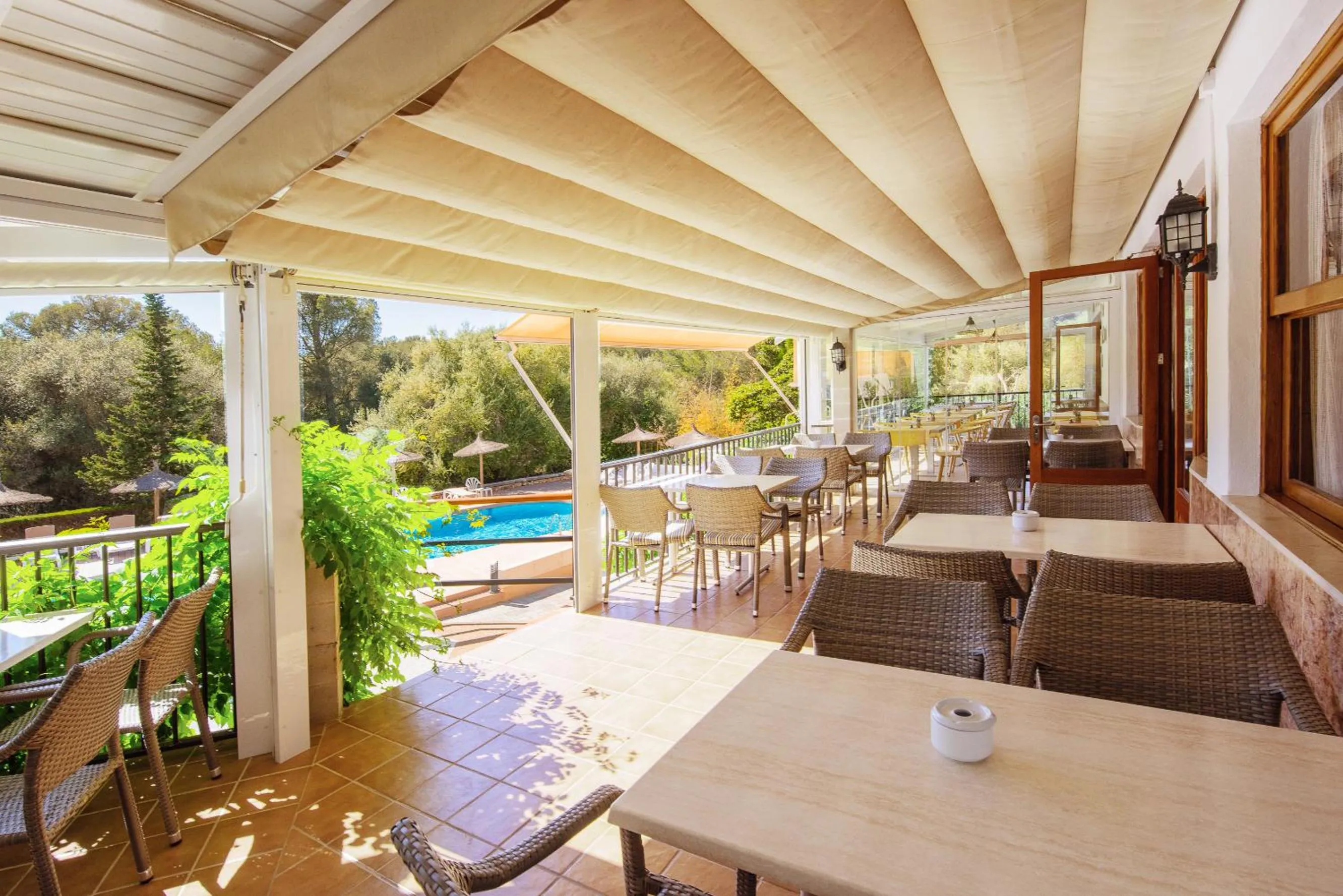 Restaurant/places to eat in Hotel Playa Mondrago