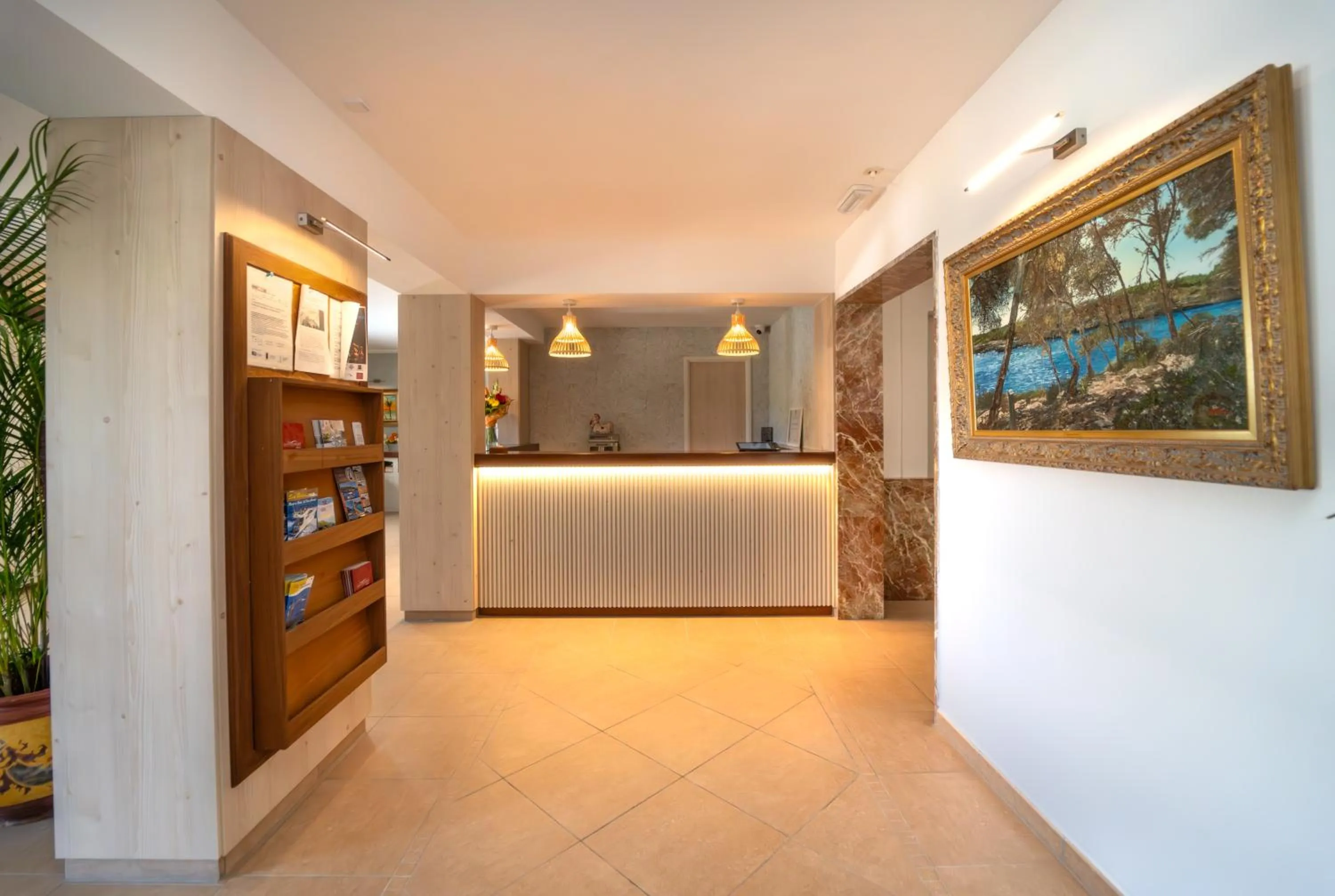 Lobby or reception, Bed in Hotel Playa Mondrago