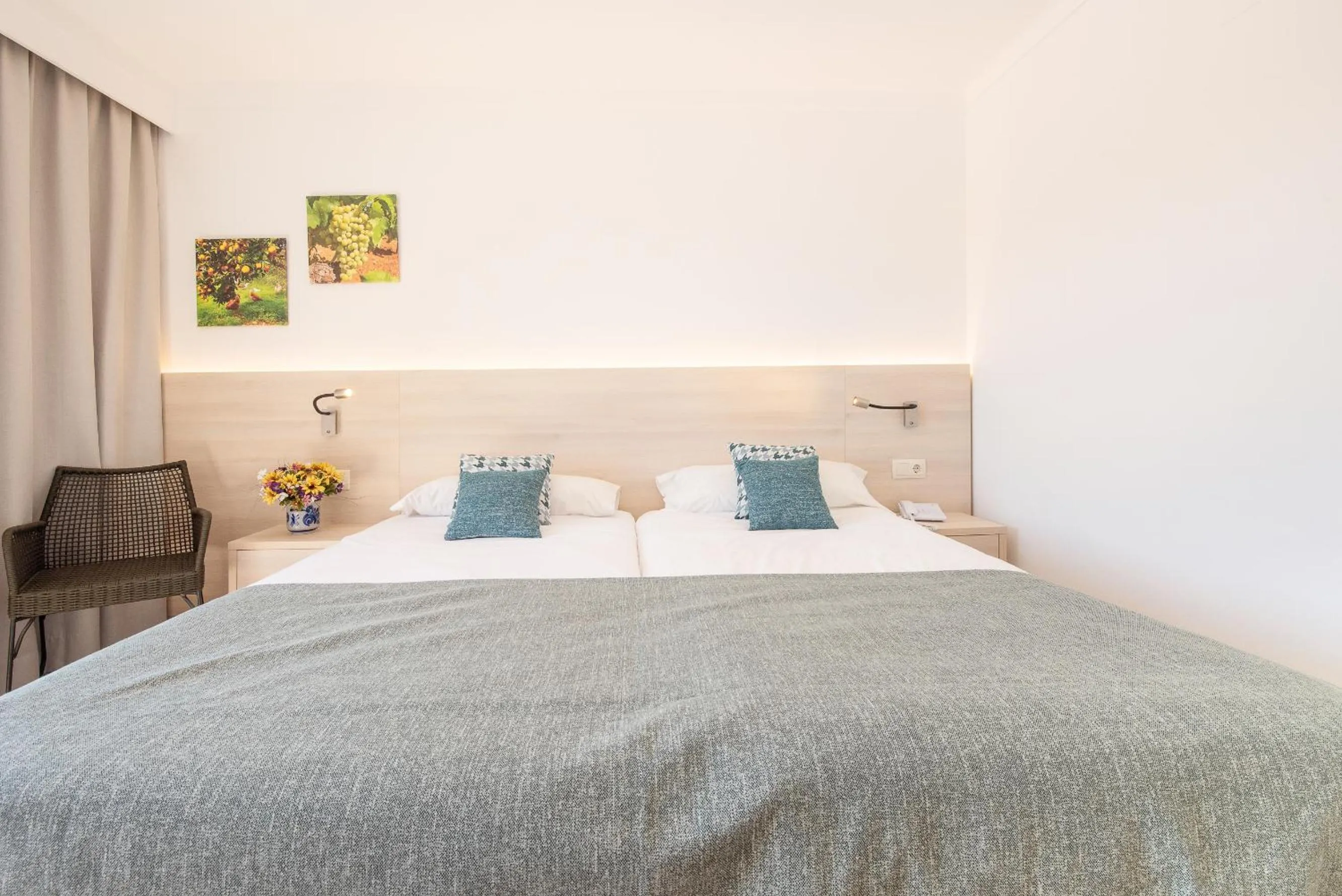 Bedroom, Bed in Hotel Playa Mondrago