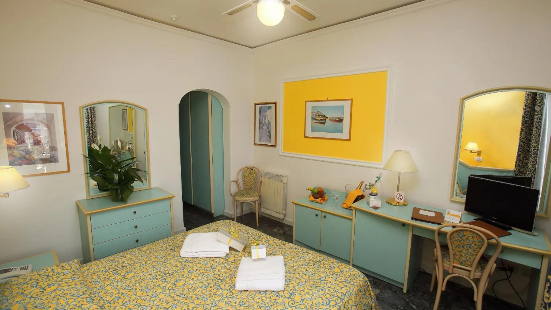 TV and multimedia in Hotel Solemare Beach & Beauty SPA