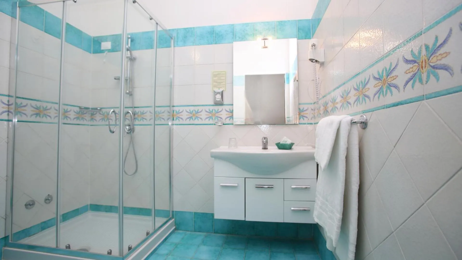 Shower in Hotel Solemare Beach & Beauty SPA
