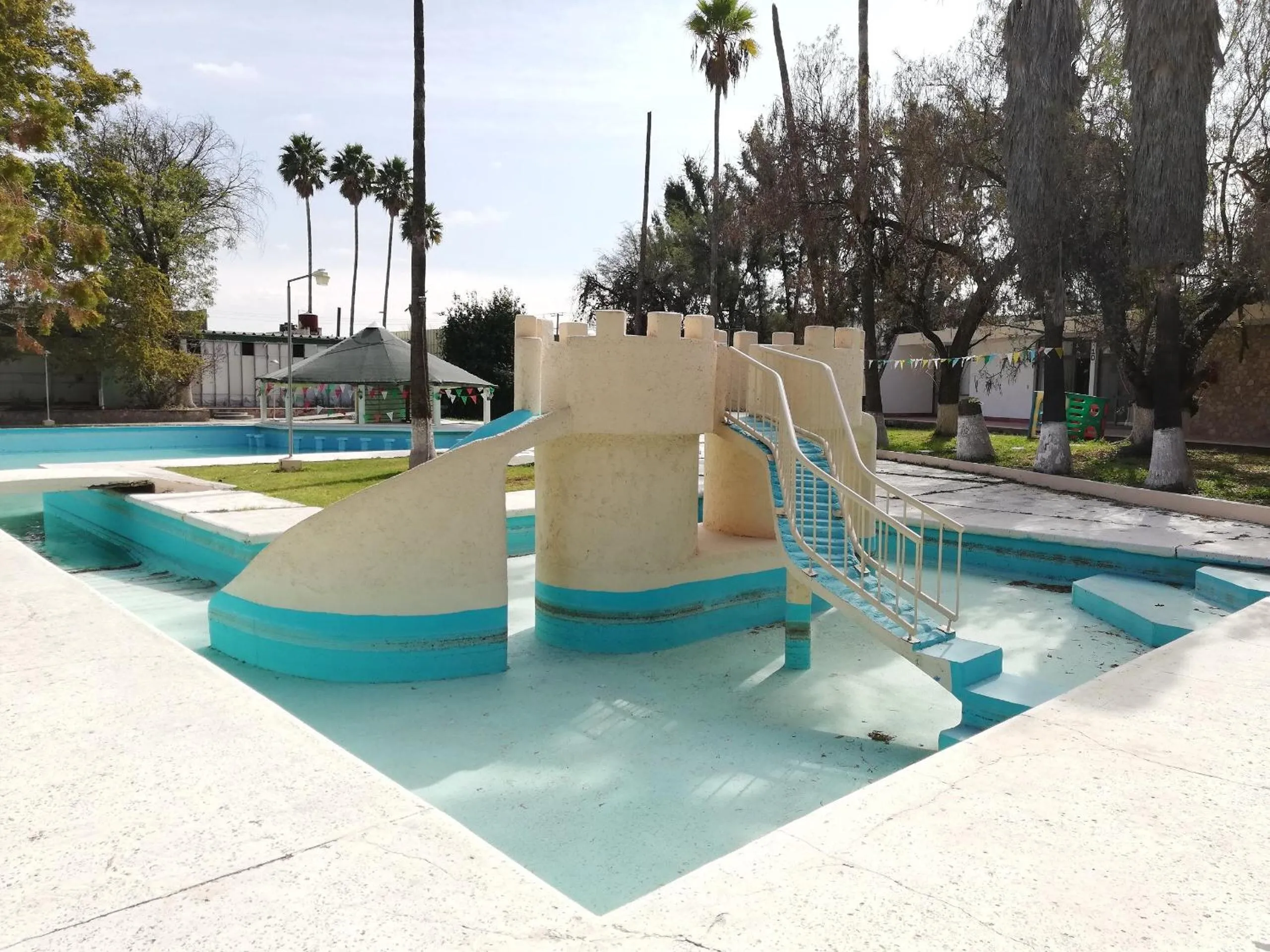 Swimming pool in OYO Hotel Oasis, Matehuala