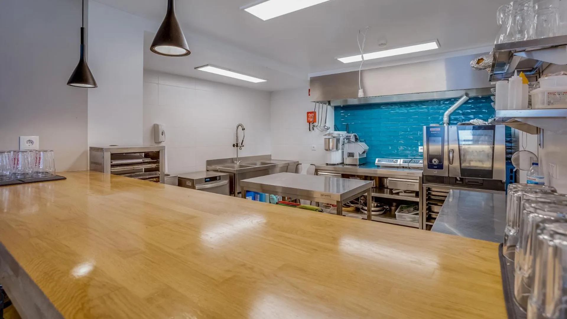 Kitchen or kitchenette in Hostellicious