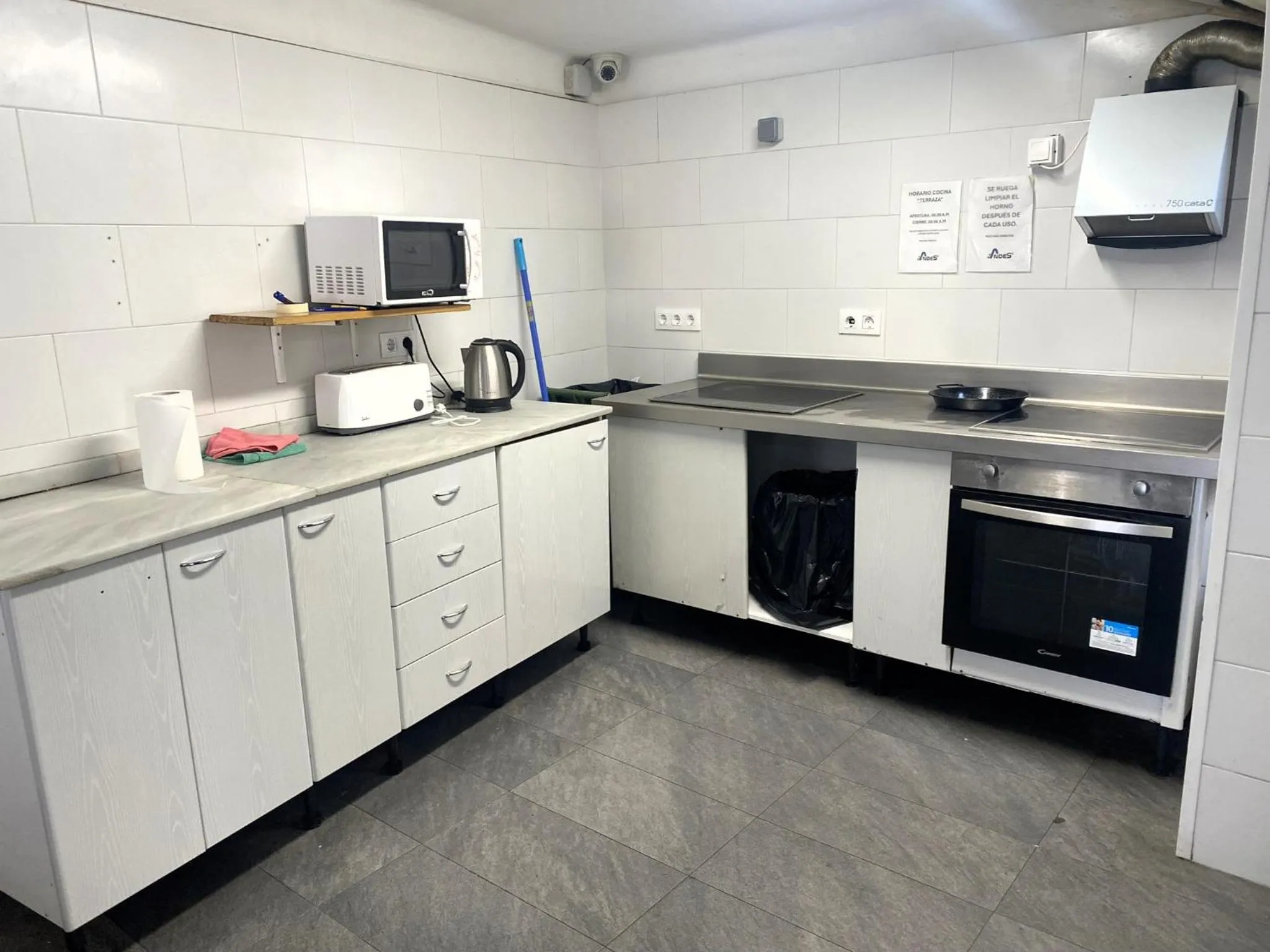 Kitchen or kitchenette in Alberg Els Andes