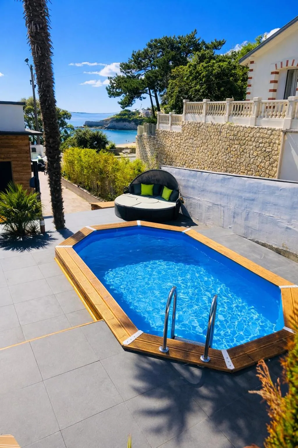 Garden in Villa le dauphin Meschers 4 étoiles vu Mer