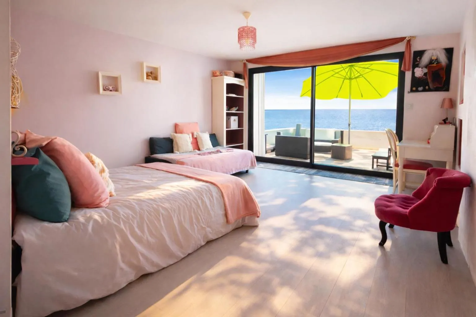 Photo of the whole room, Bed in Villa le dauphin Meschers 4 étoiles vu Mer