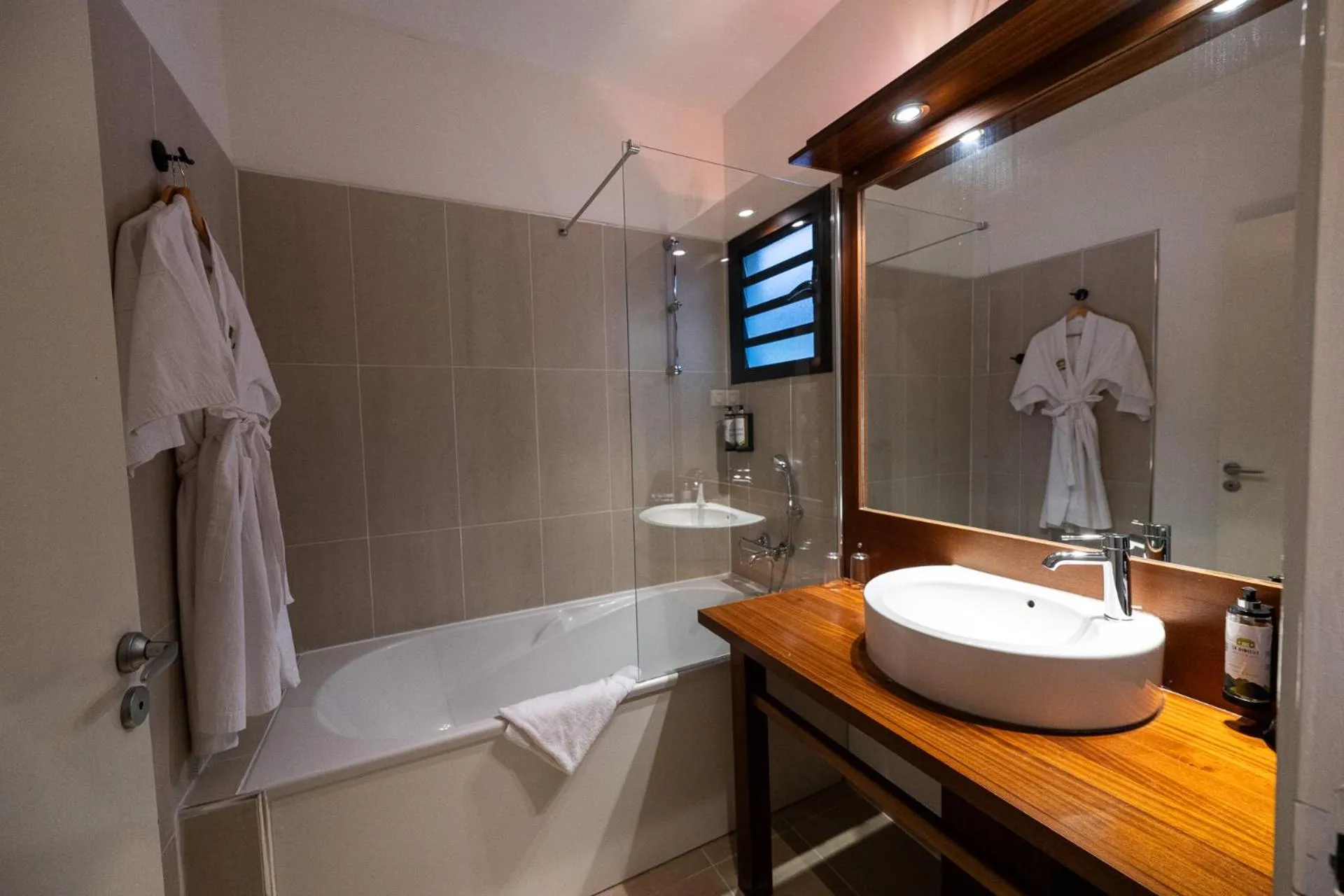 Bathroom in Dimitile Hôtel & Spa