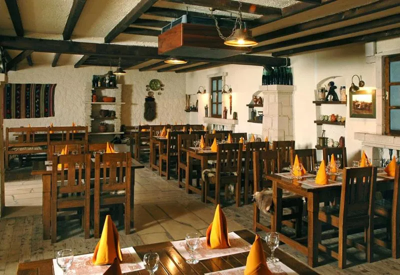 Restaurant/places to eat in Hotel Irisa