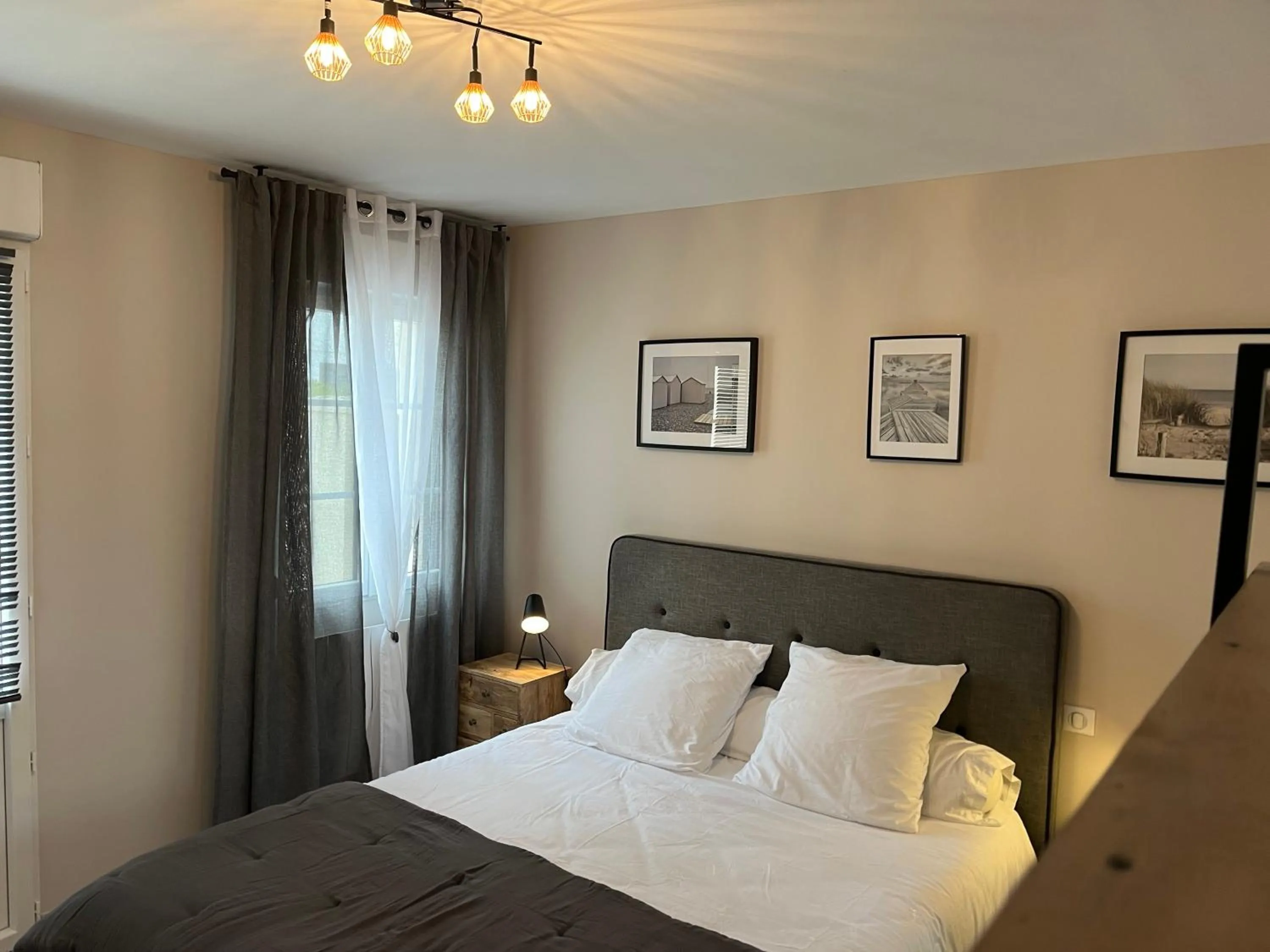 Photo of the whole room, Bed in La Rose des Vents