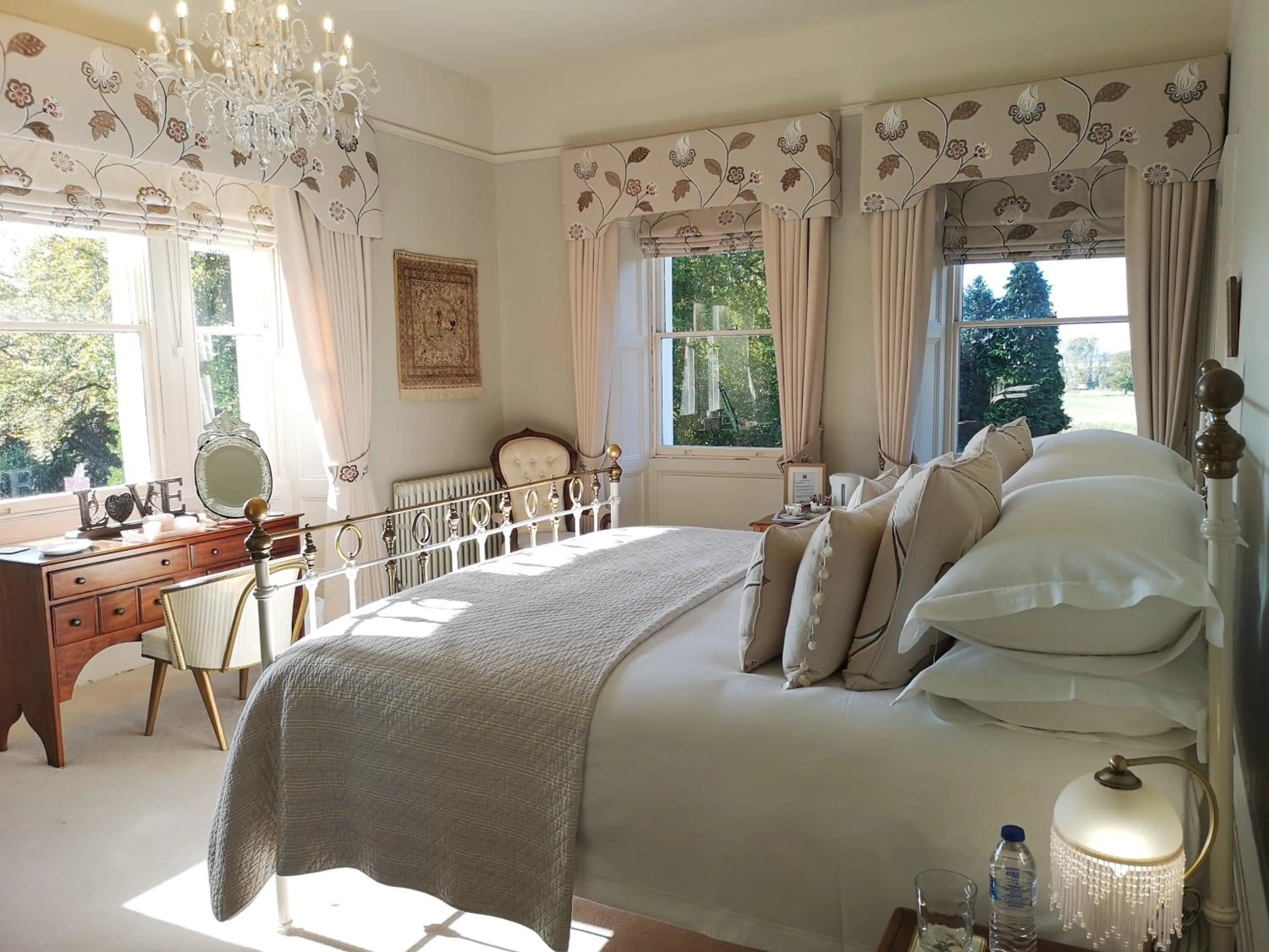 Photo of the whole room, Bed in Cleatham Hall