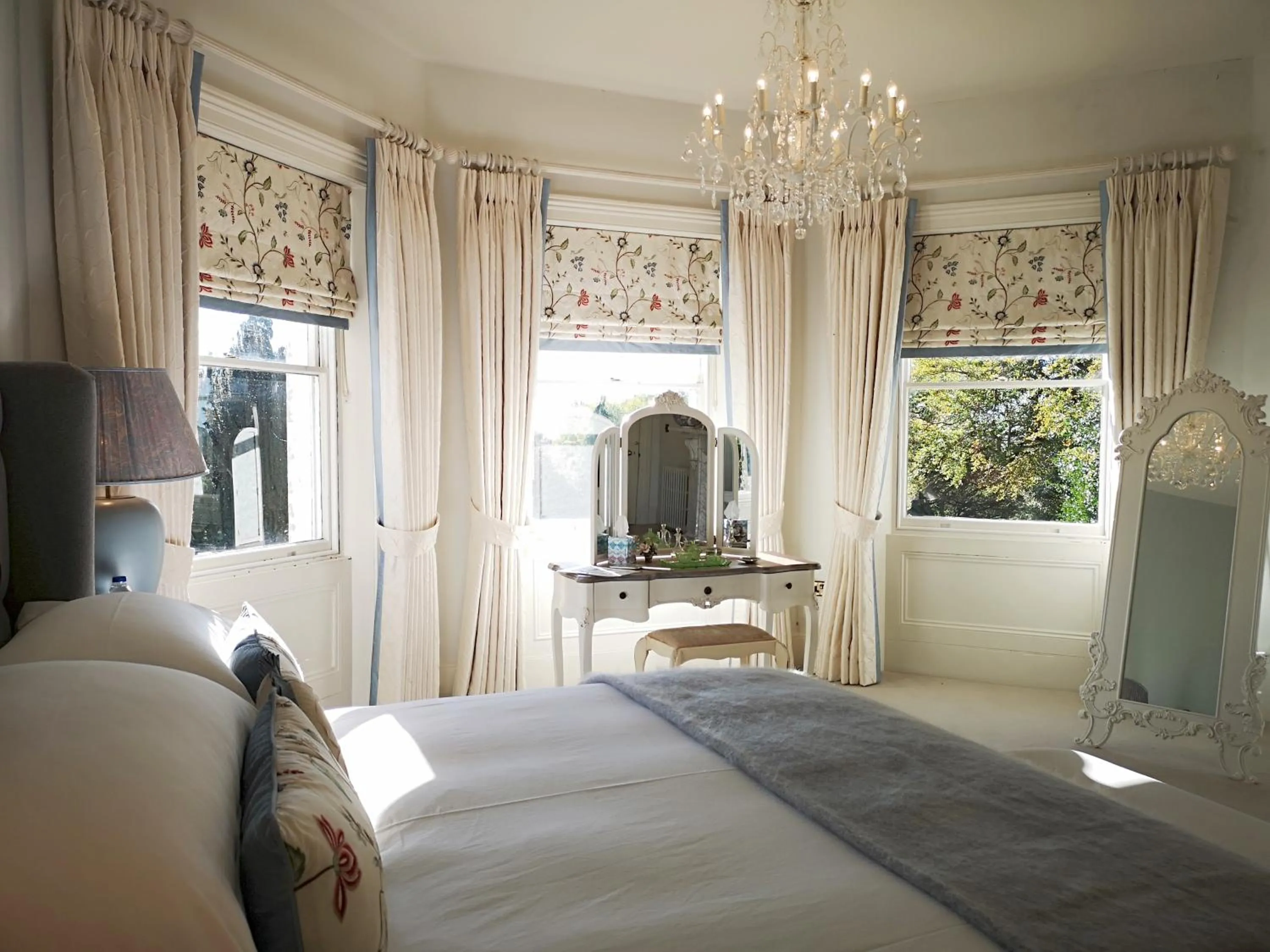 Photo of the whole room, Bed in Cleatham Hall