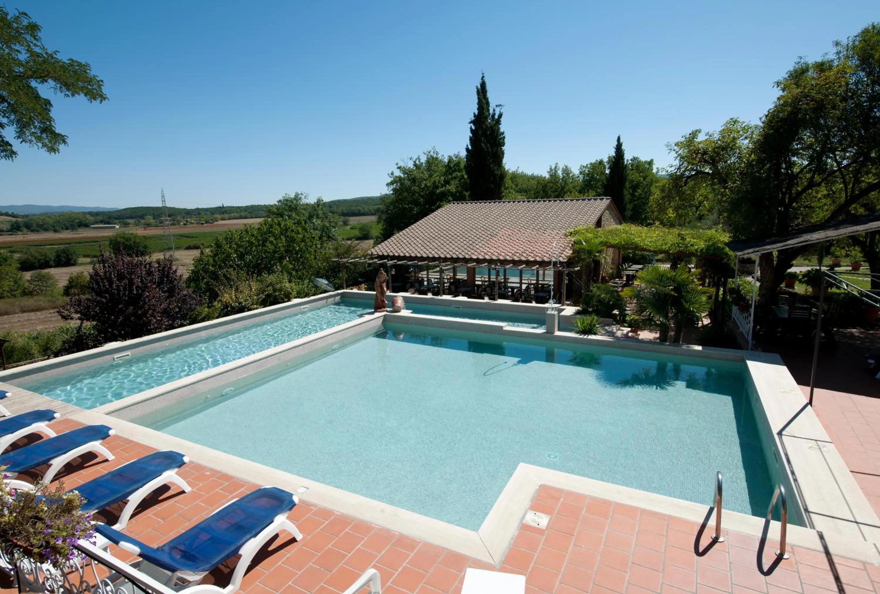 Swimming pool in Hotel Il Pietreto