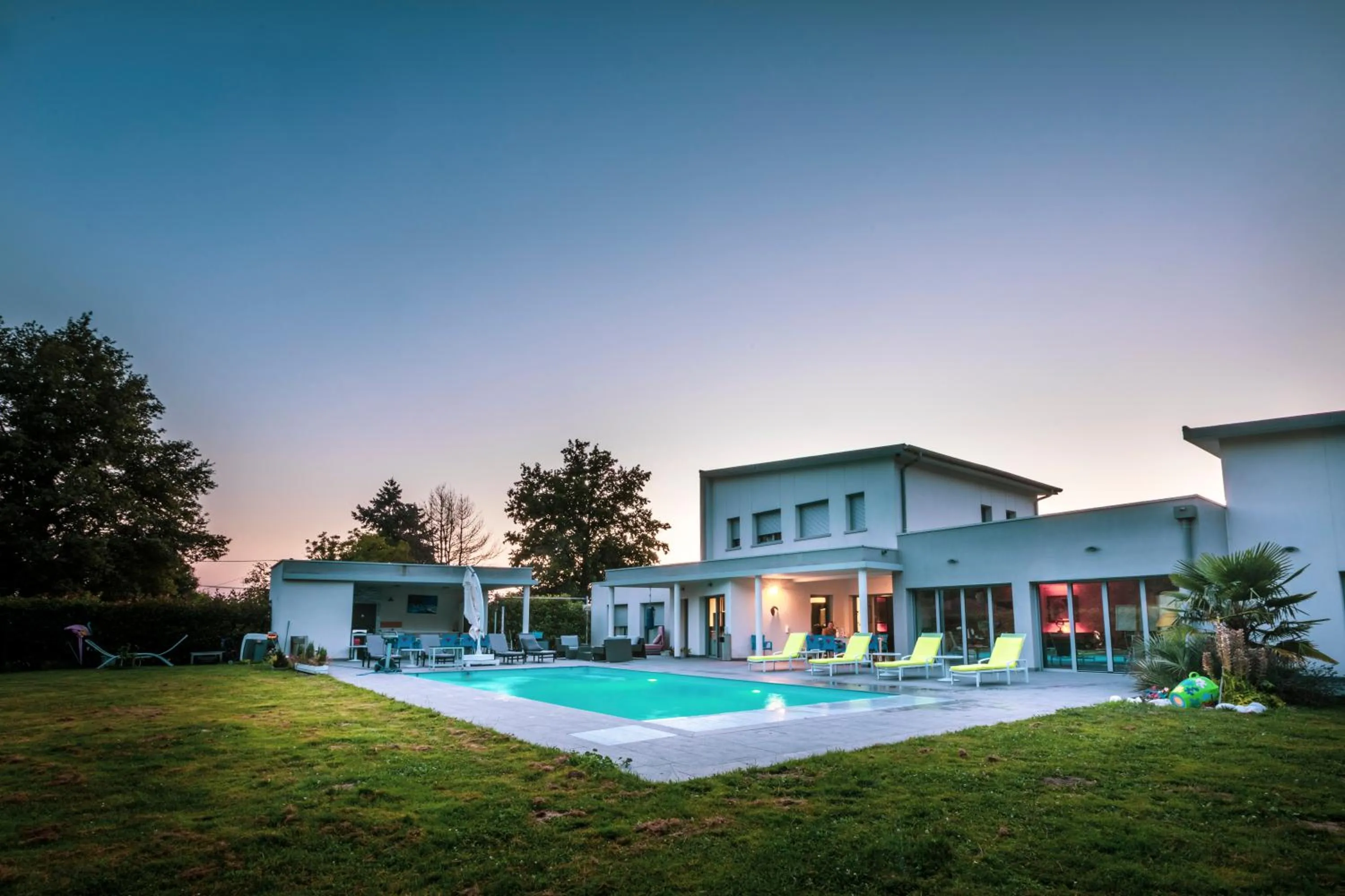 Property building in Domaine Georges V