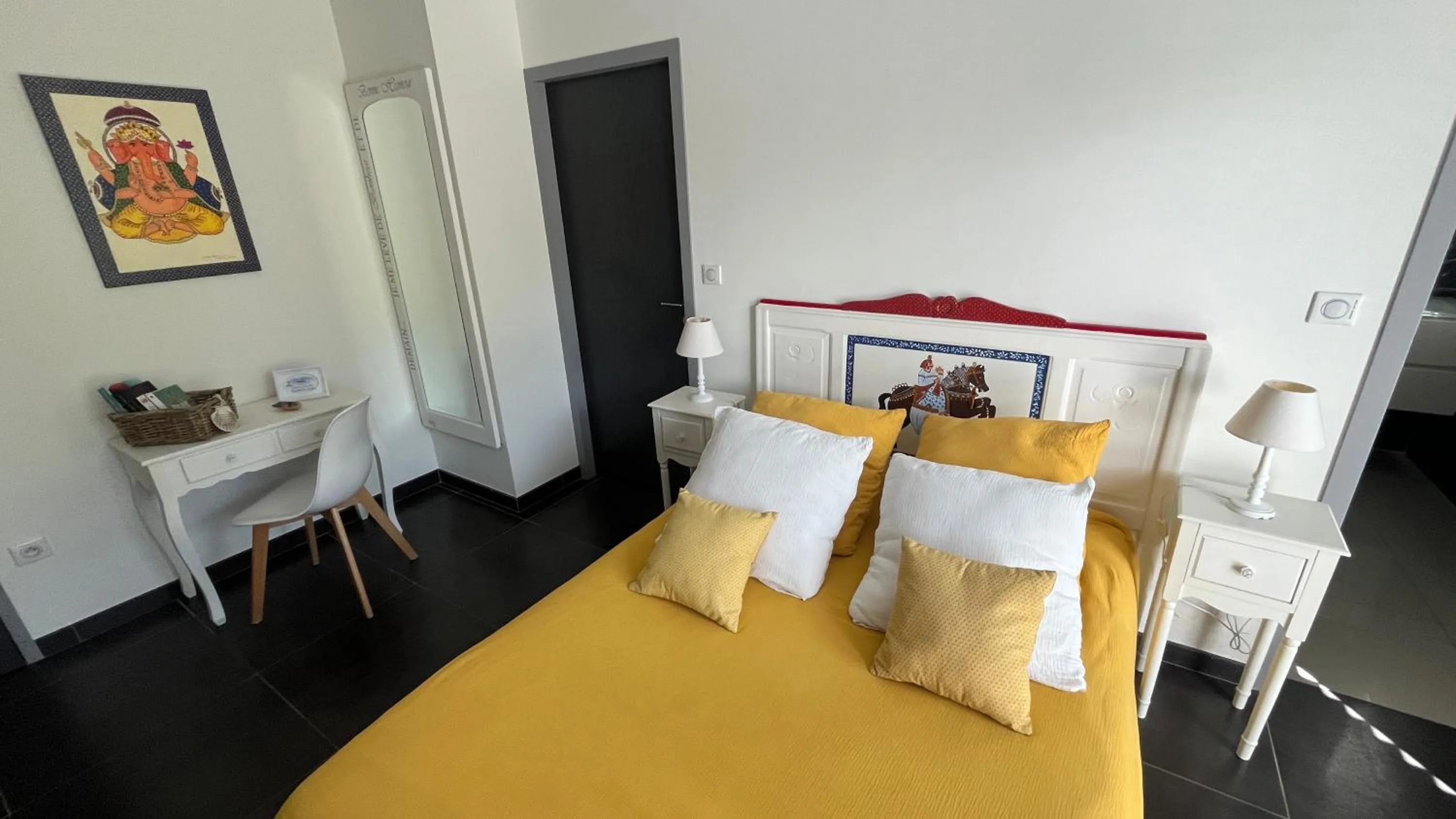 Bed in Domaine Georges V