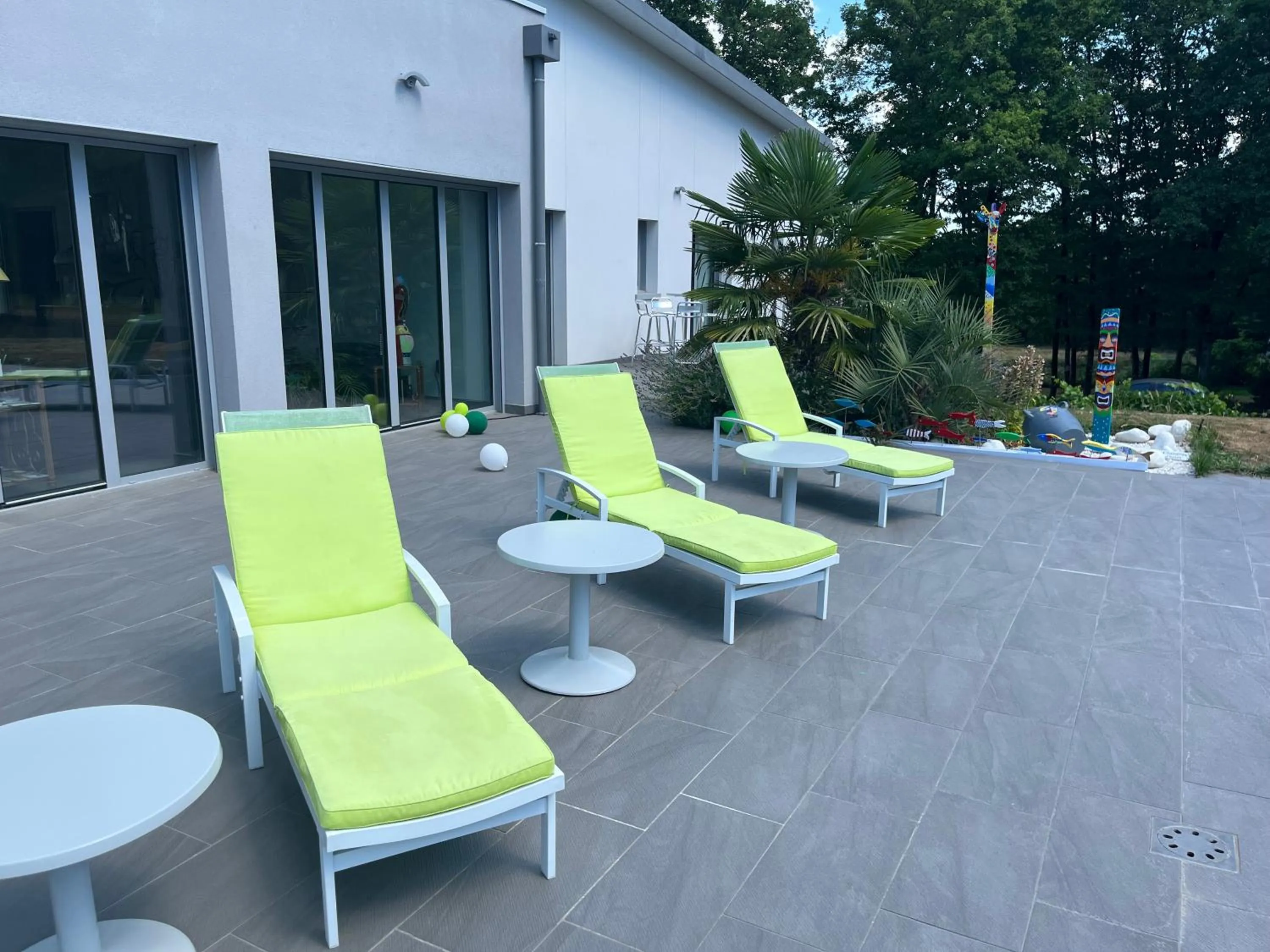 Patio in Domaine Georges V