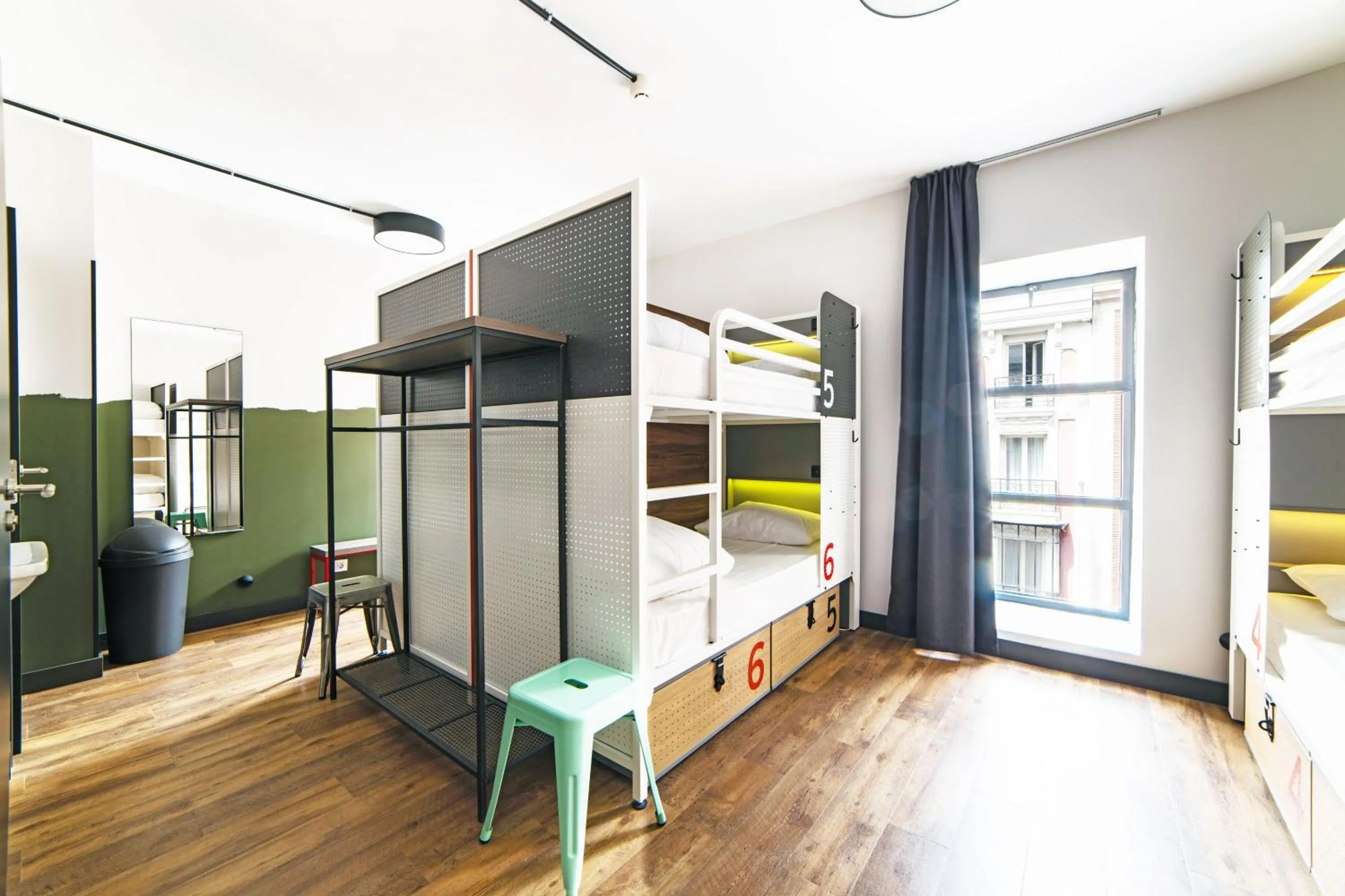 Photo of the whole room, Bed in Generator Madrid