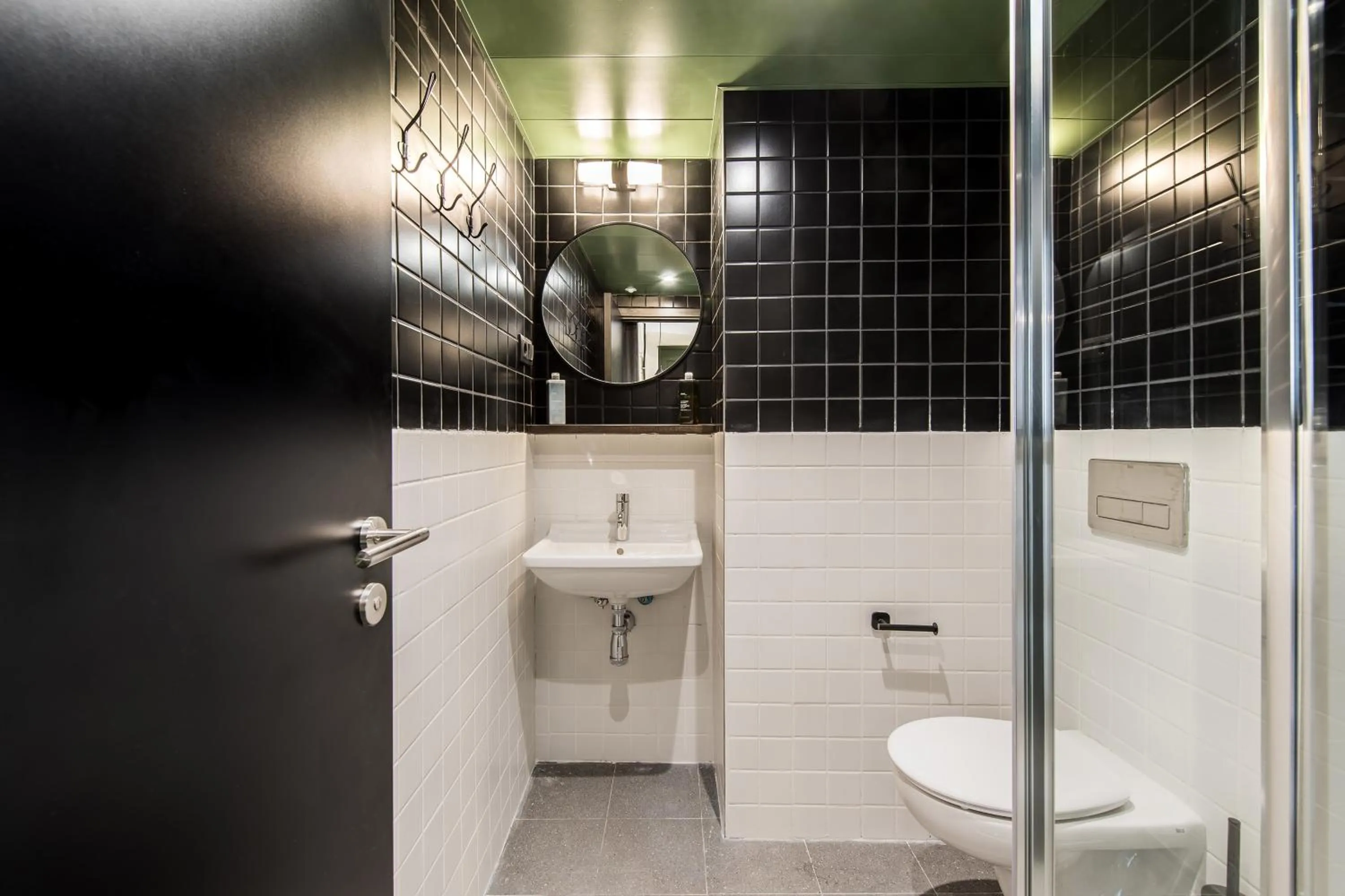 Bathroom in Generator Madrid