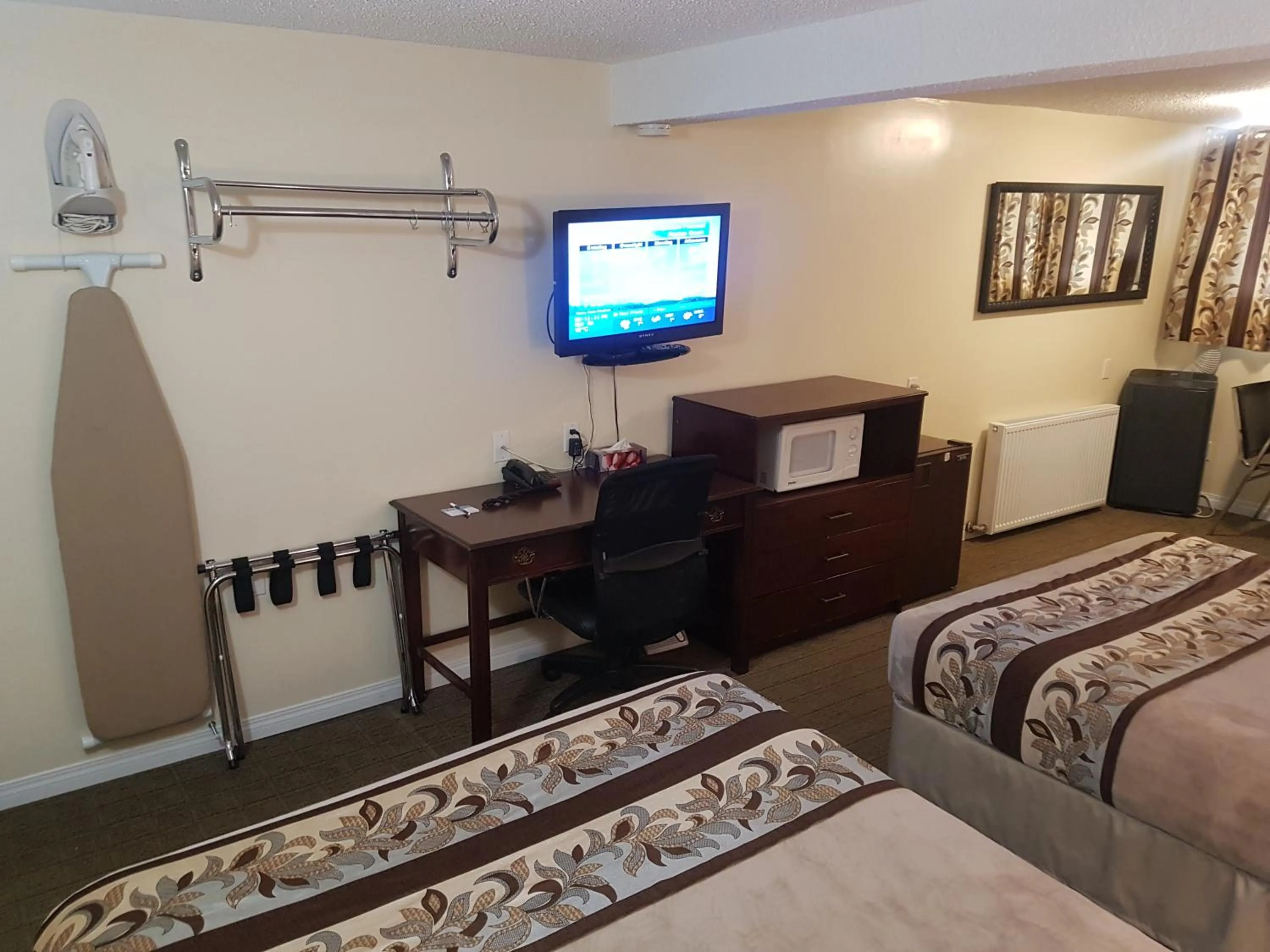 Bed in Parkway Motel & European Lodges