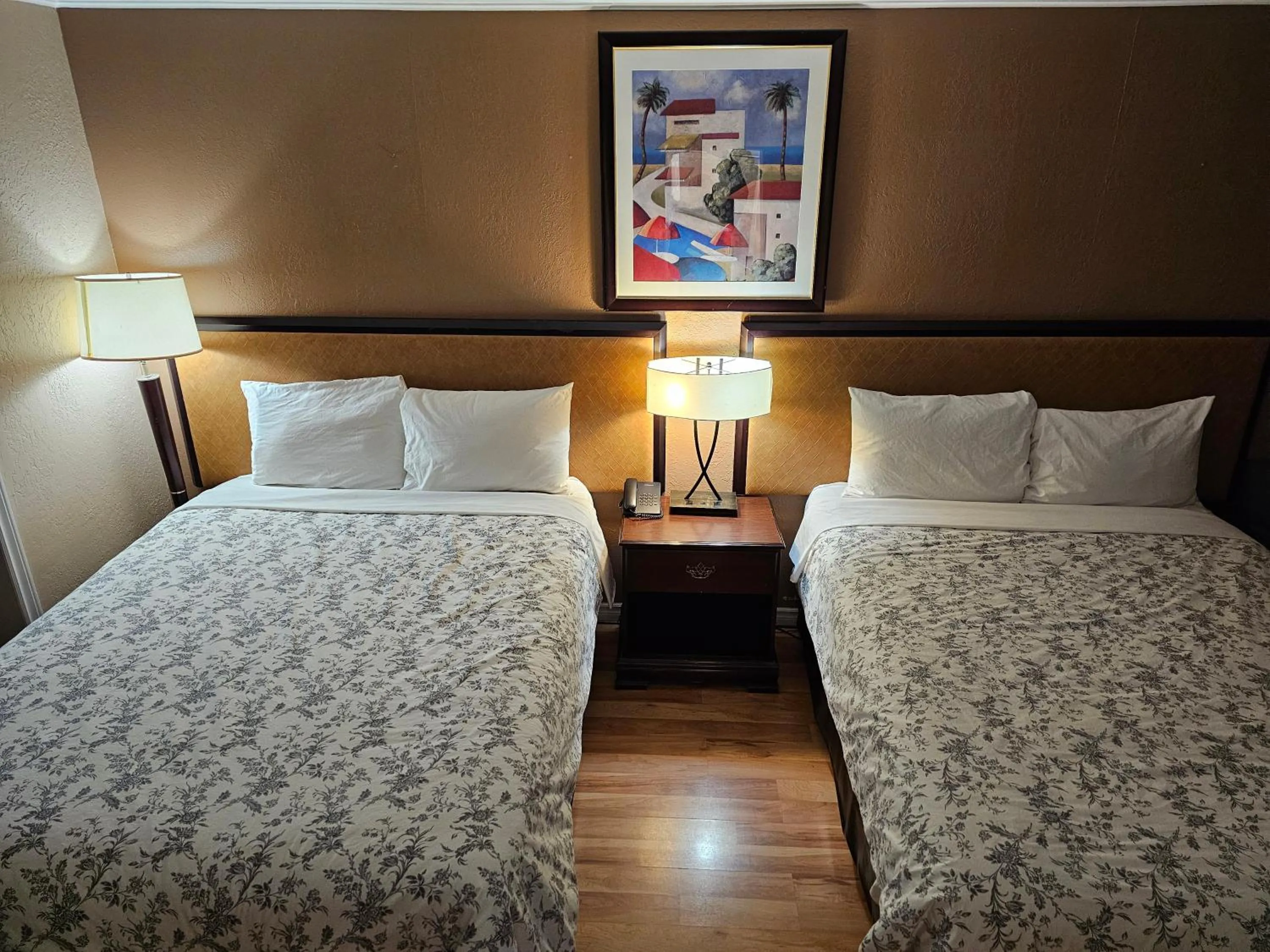 Bedroom, Bed in Parkway Motel & European Lodges