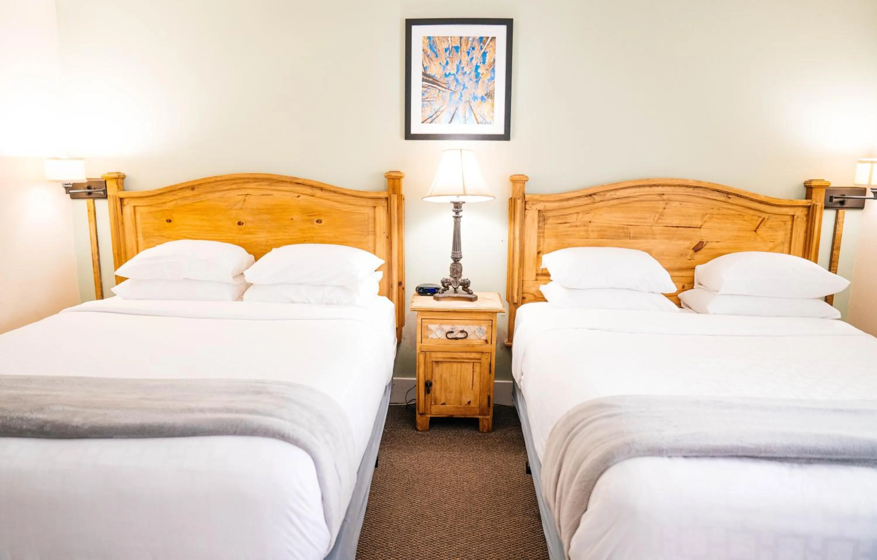 Bed in Salida Inn & Monarch Suites