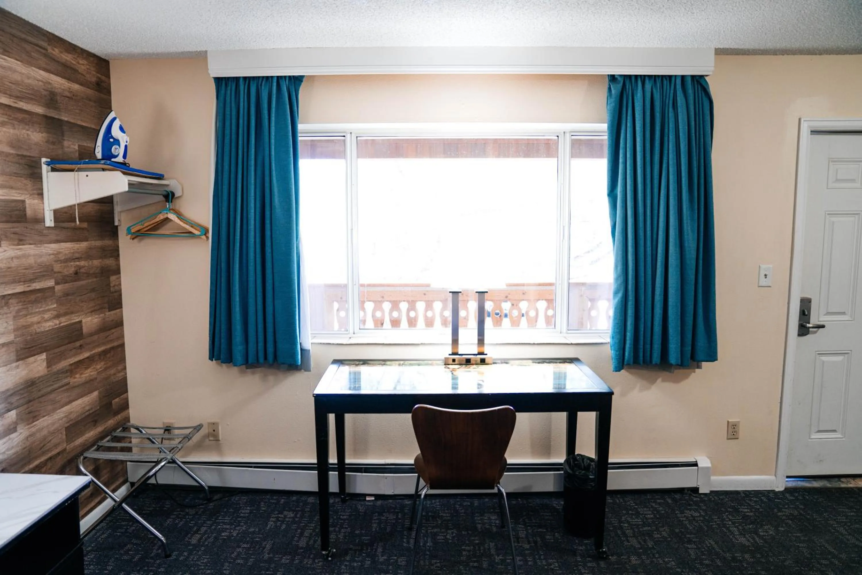 Seating area in Salida Inn & Monarch Suites