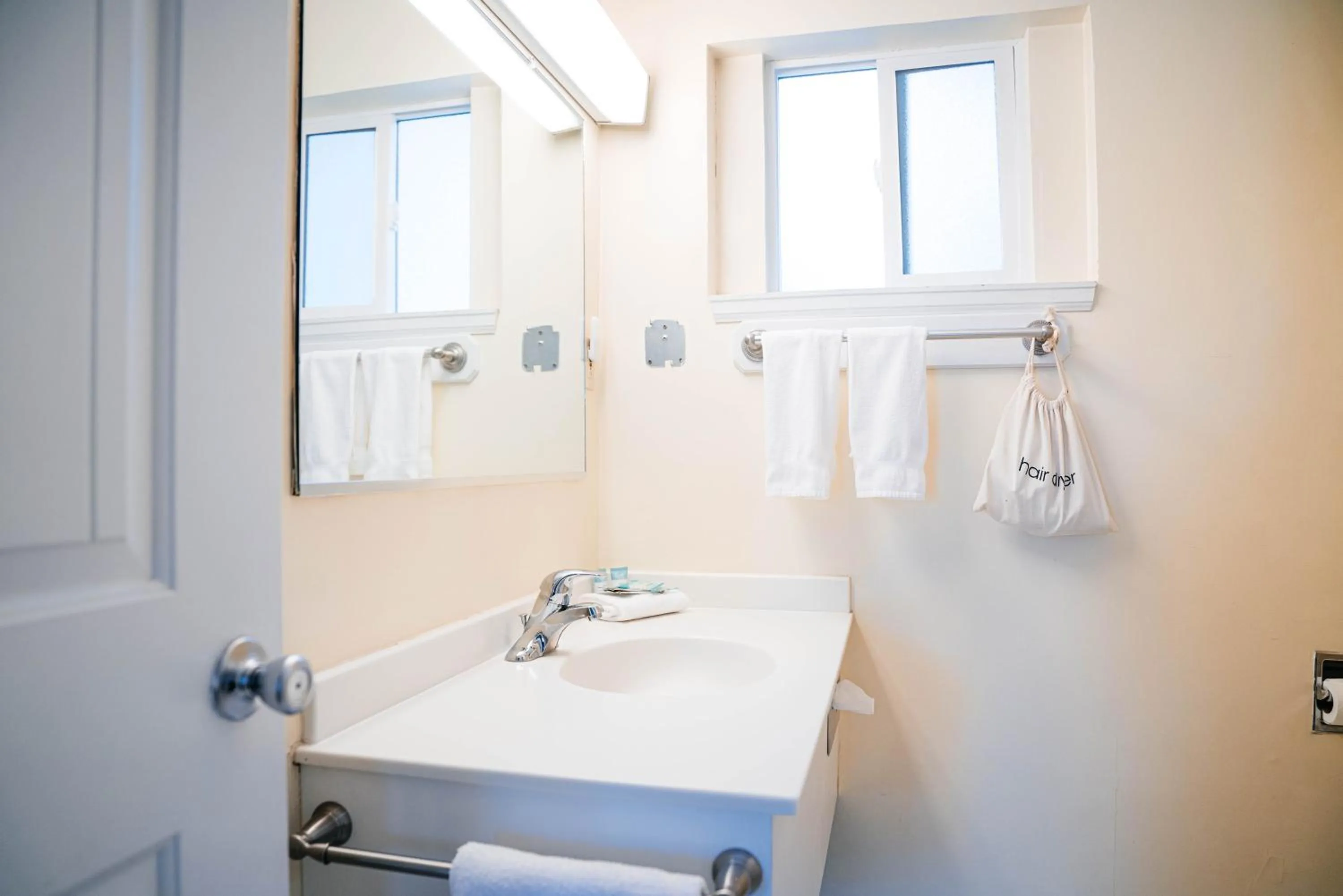 Bathroom in Salida Inn & Monarch Suites