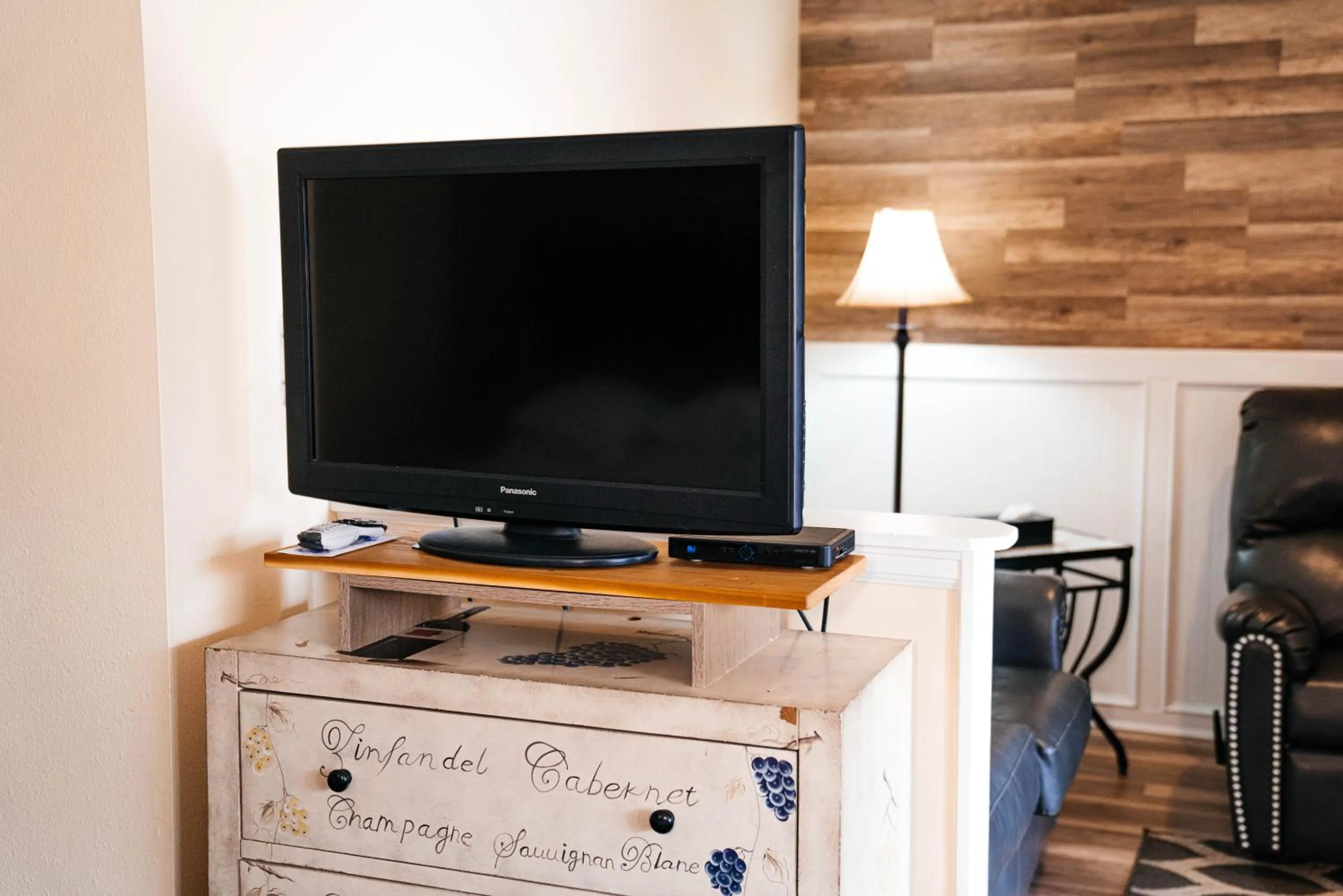 TV and multimedia in Salida Inn & Monarch Suites