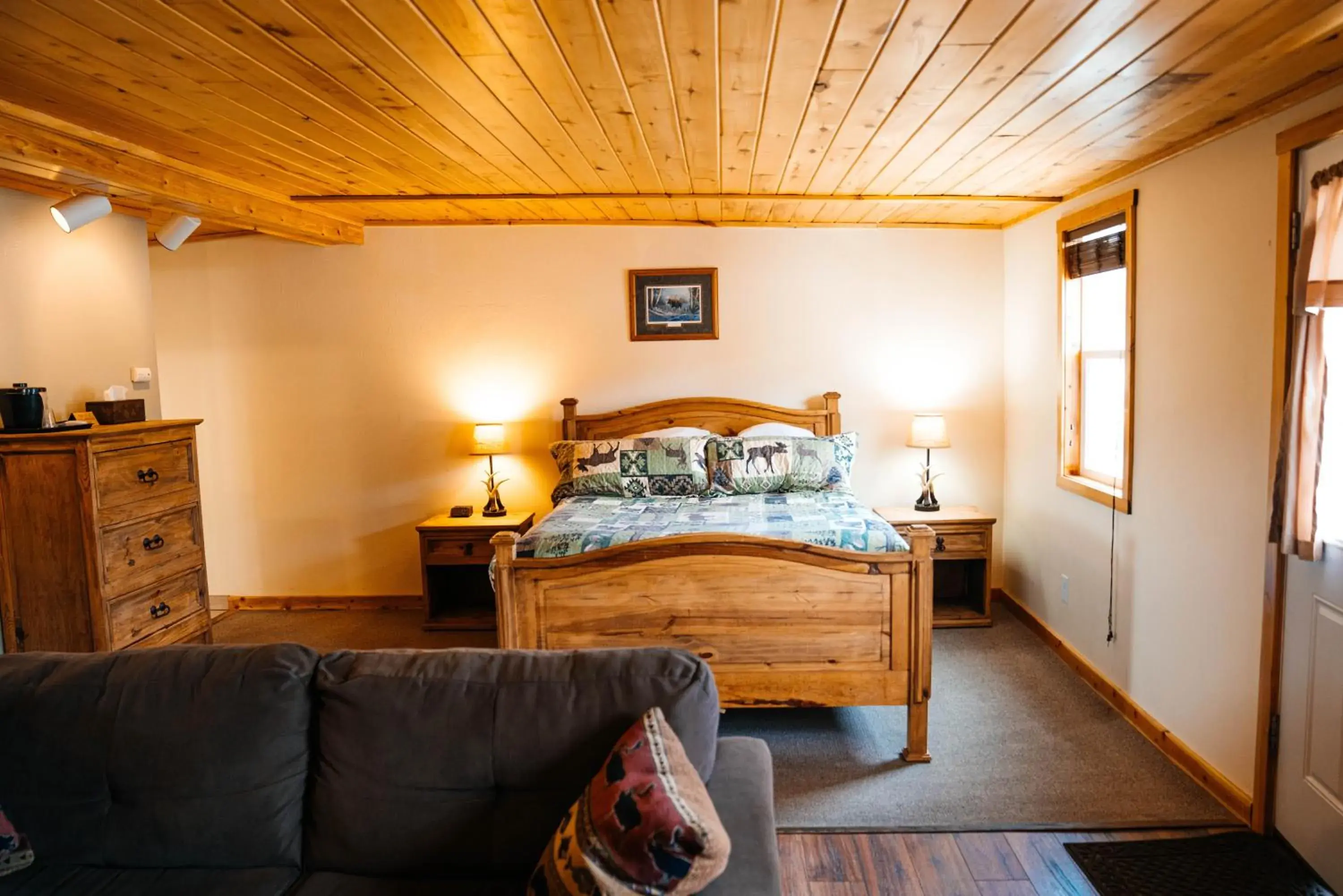 Deluxe Queen Cottage in Salida Inn & Monarch Suites Deluxe Queen Cottage in Salida Inn & Monarch Suites