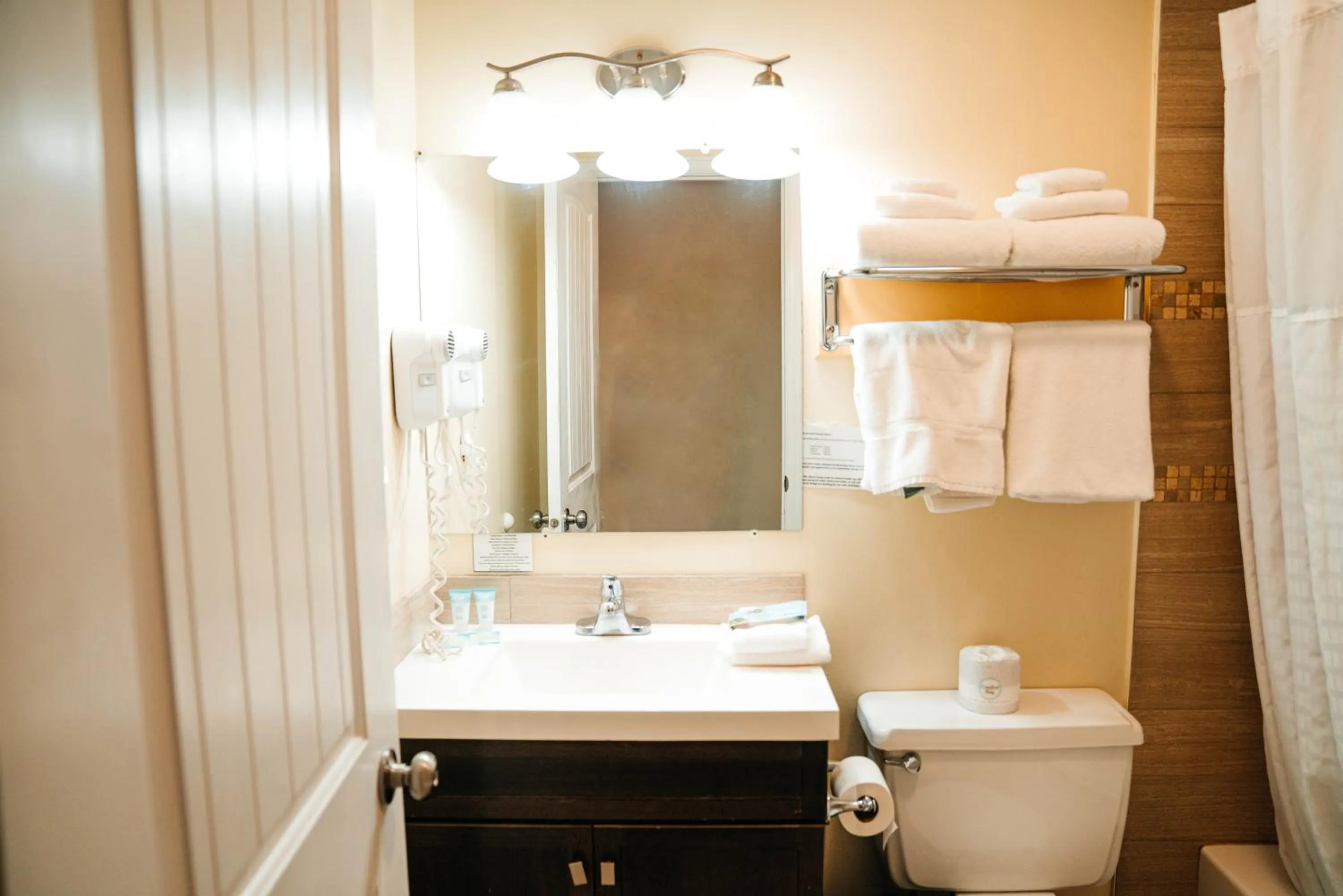Bathroom in Salida Inn & Monarch Suites