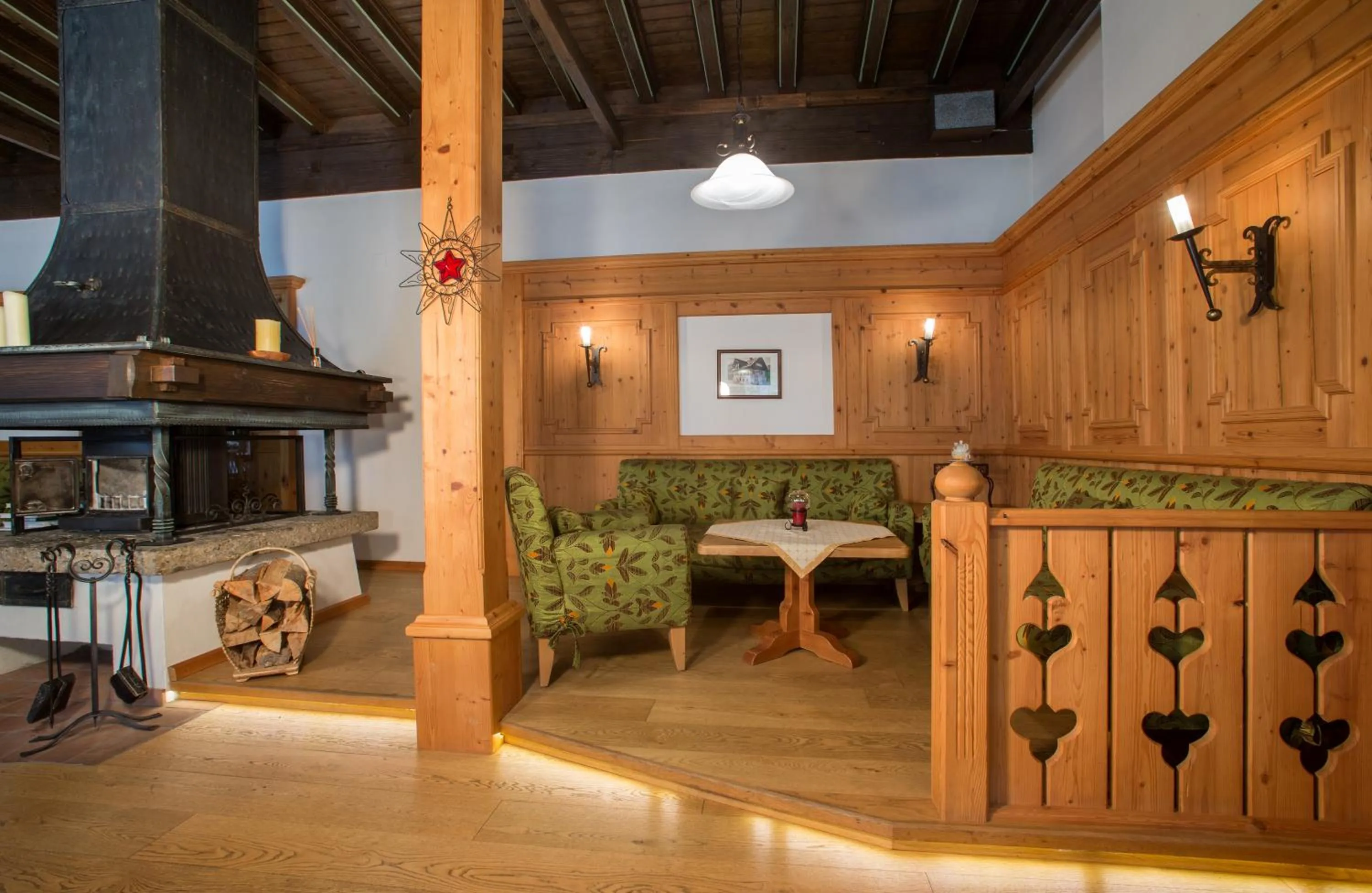 Communal lounge/ TV room in Bliem's Familienhotel