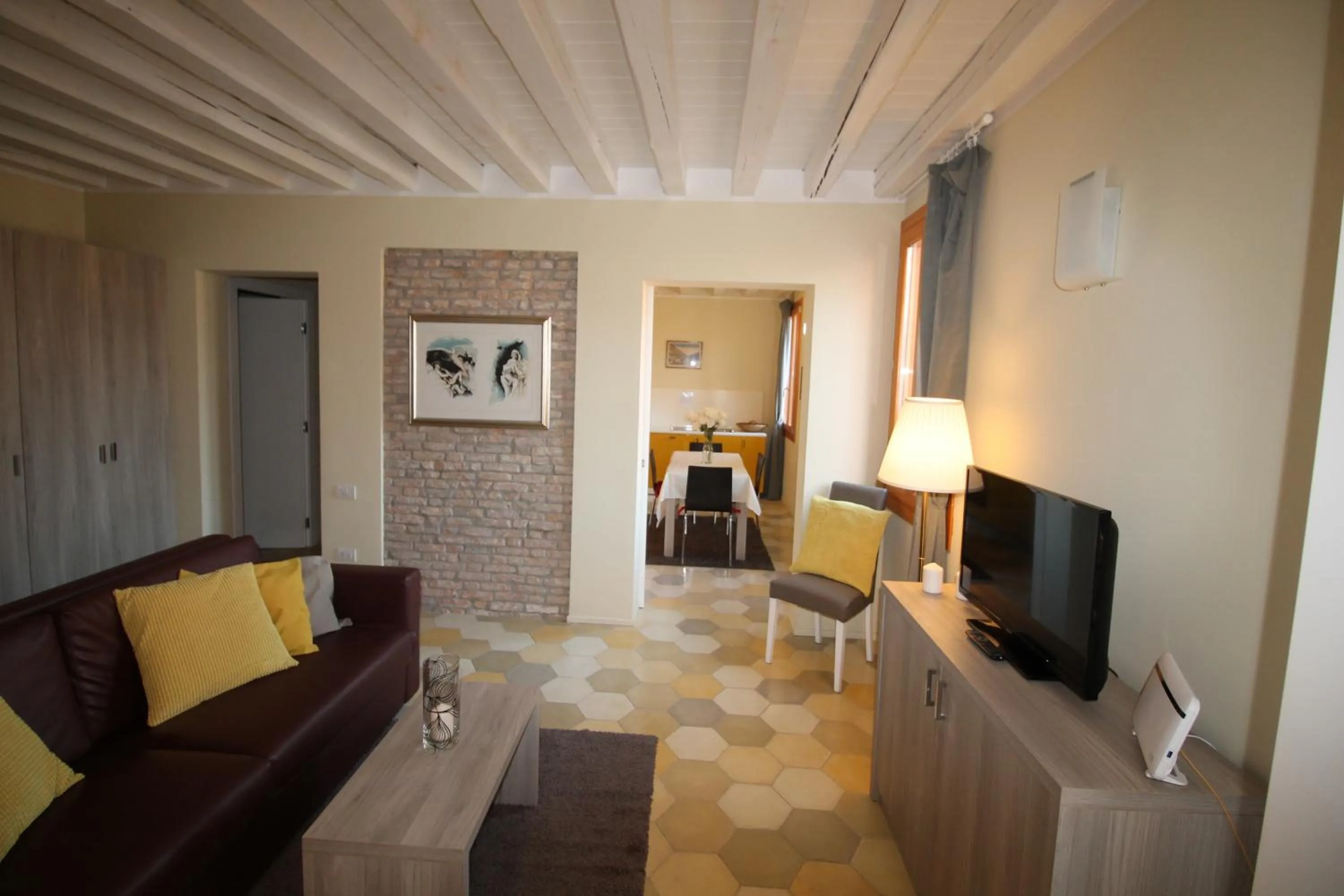 Two-Bedroom Apartment in New central and spacious