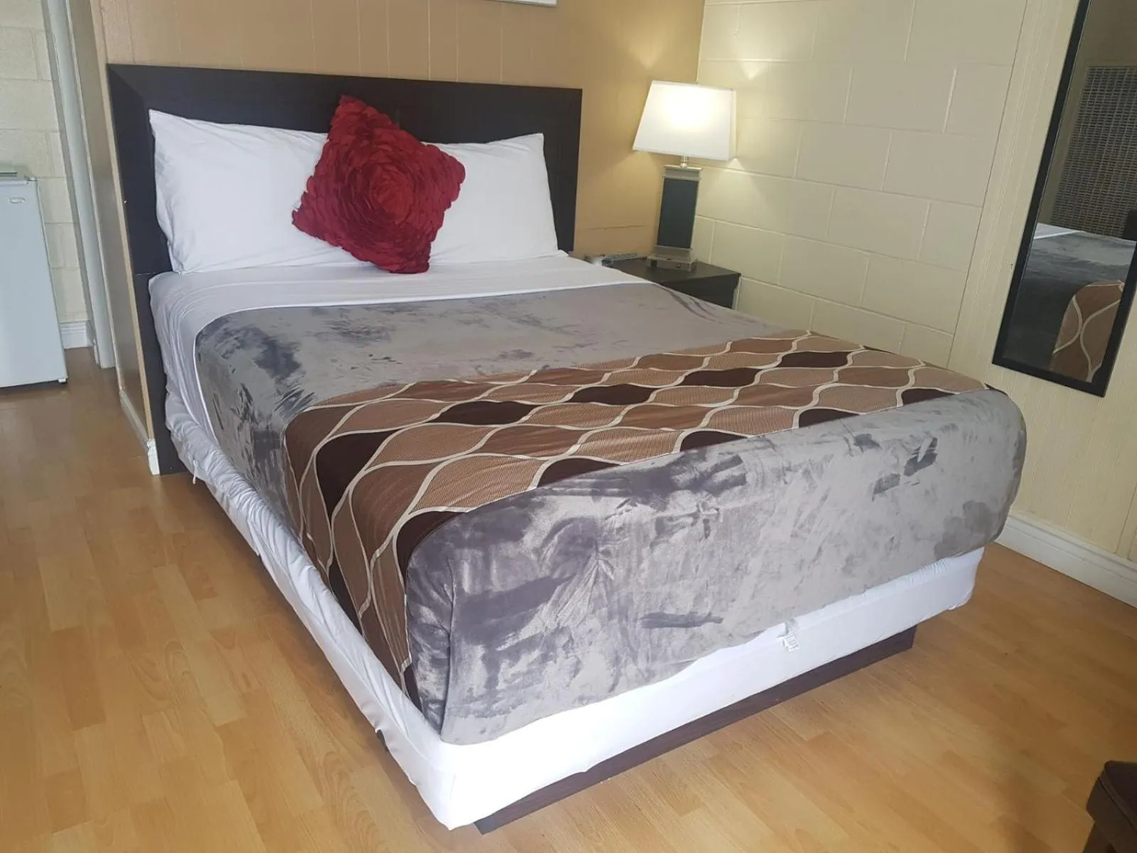 Bedroom, Bed in West Castle Motel