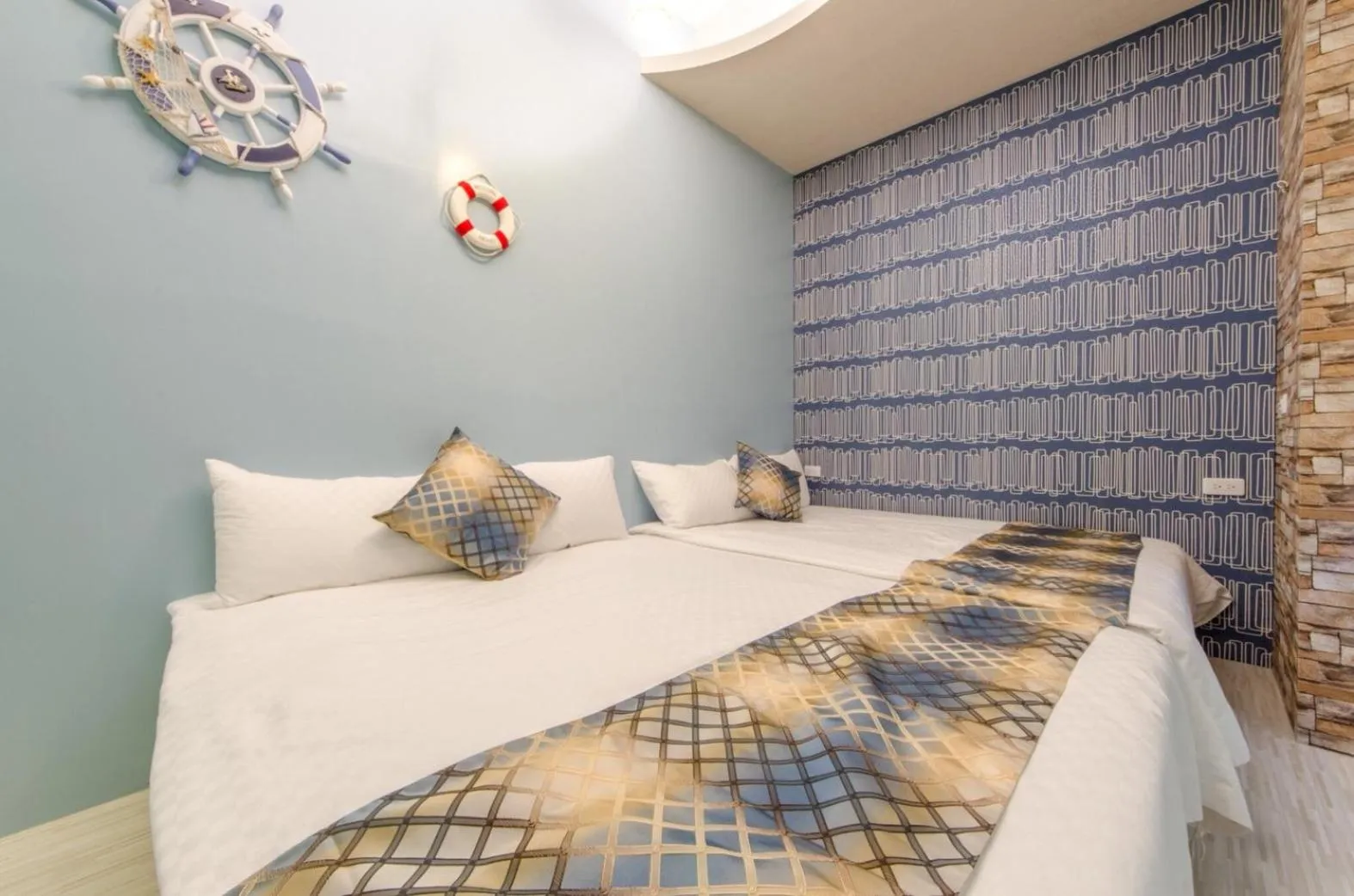 Bed in The Hide Bed and breakfast