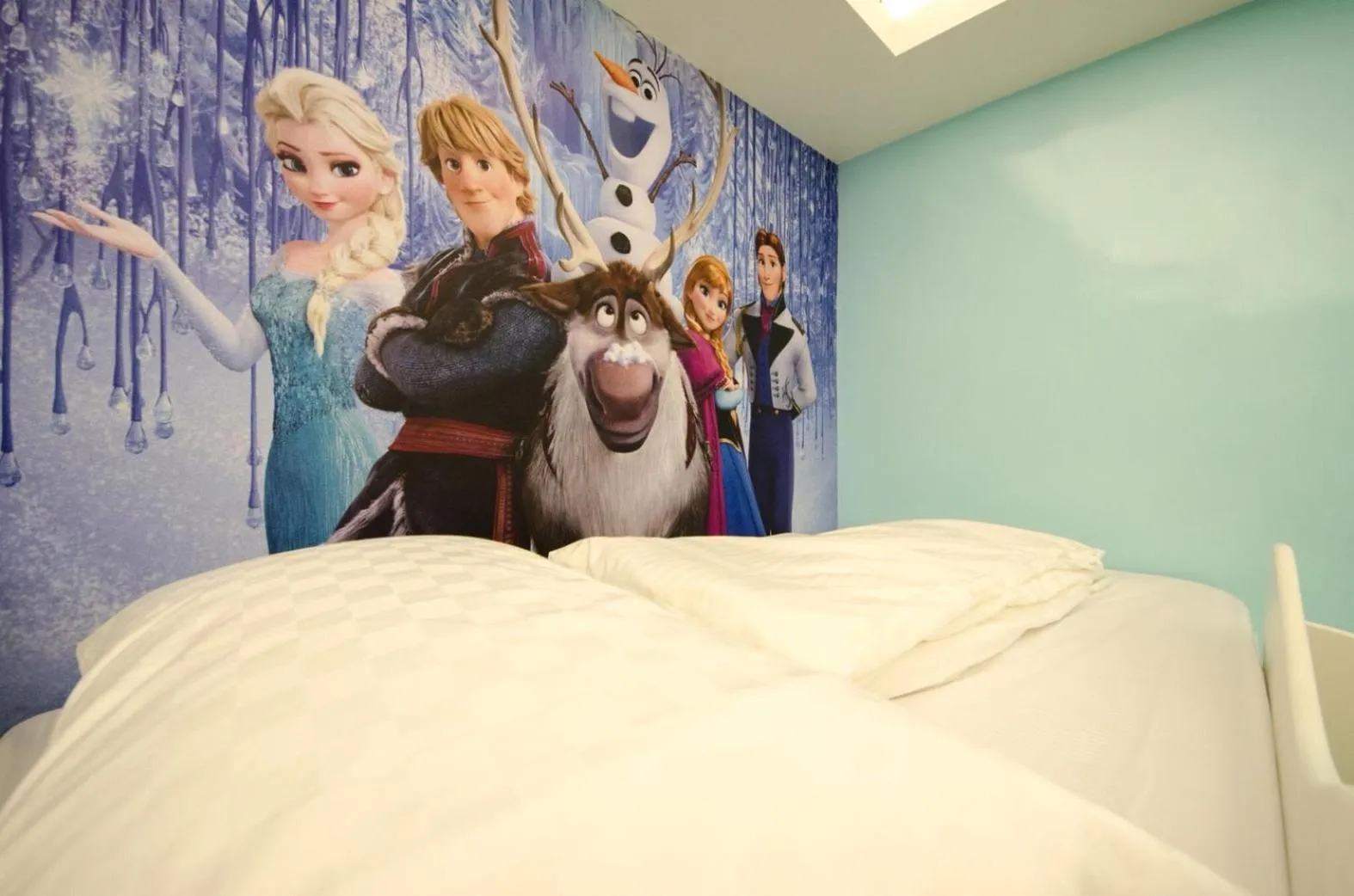 Bed in The Hide Bed and breakfast