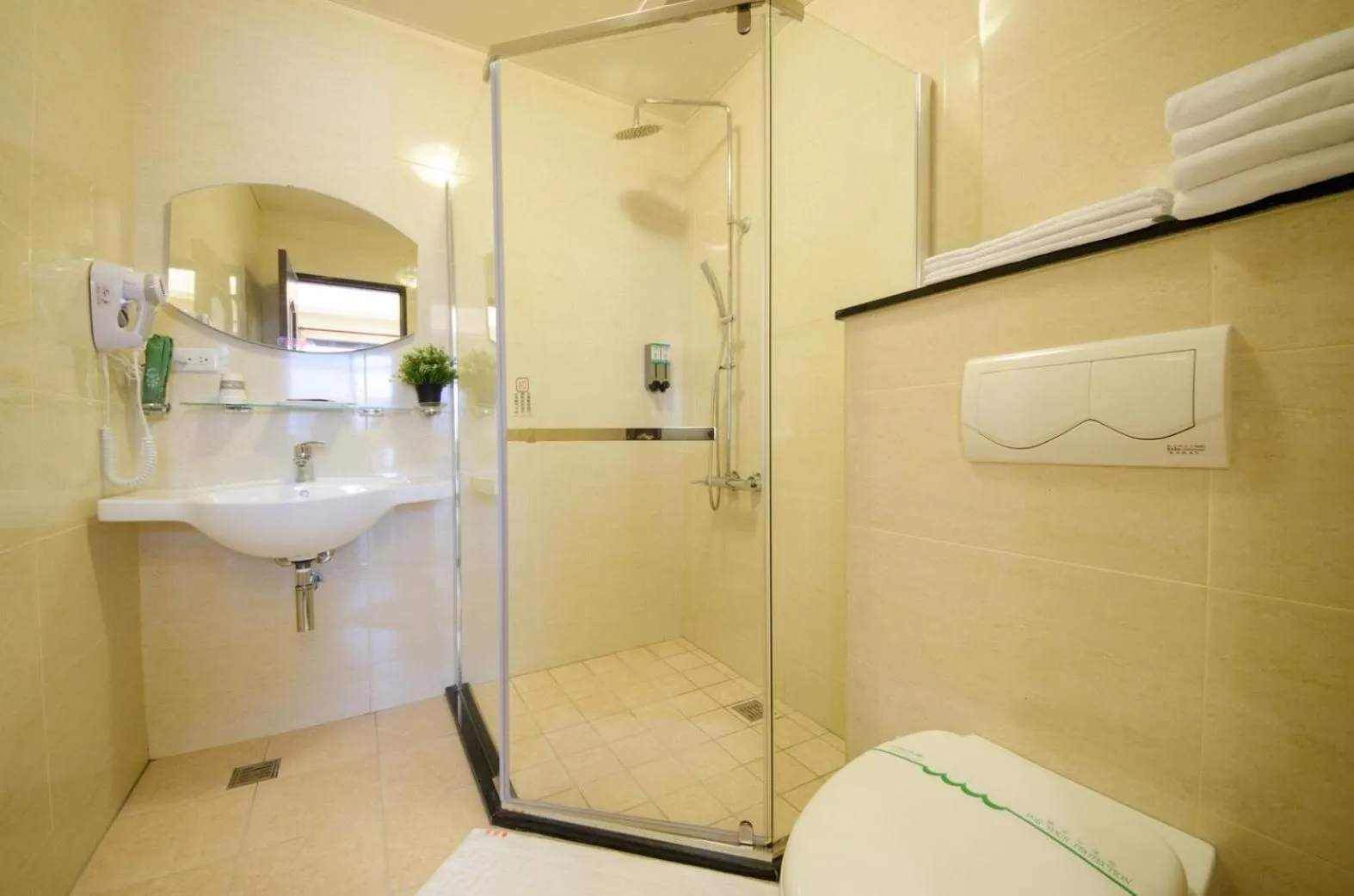 Shower in The Hide Bed and breakfast