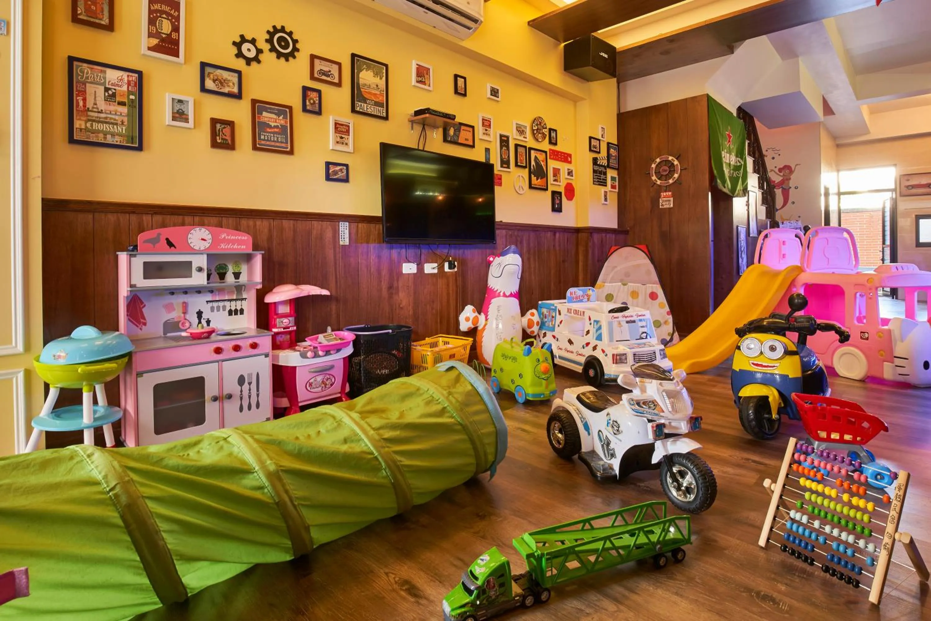 Kids's club in The Hide Bed and breakfast