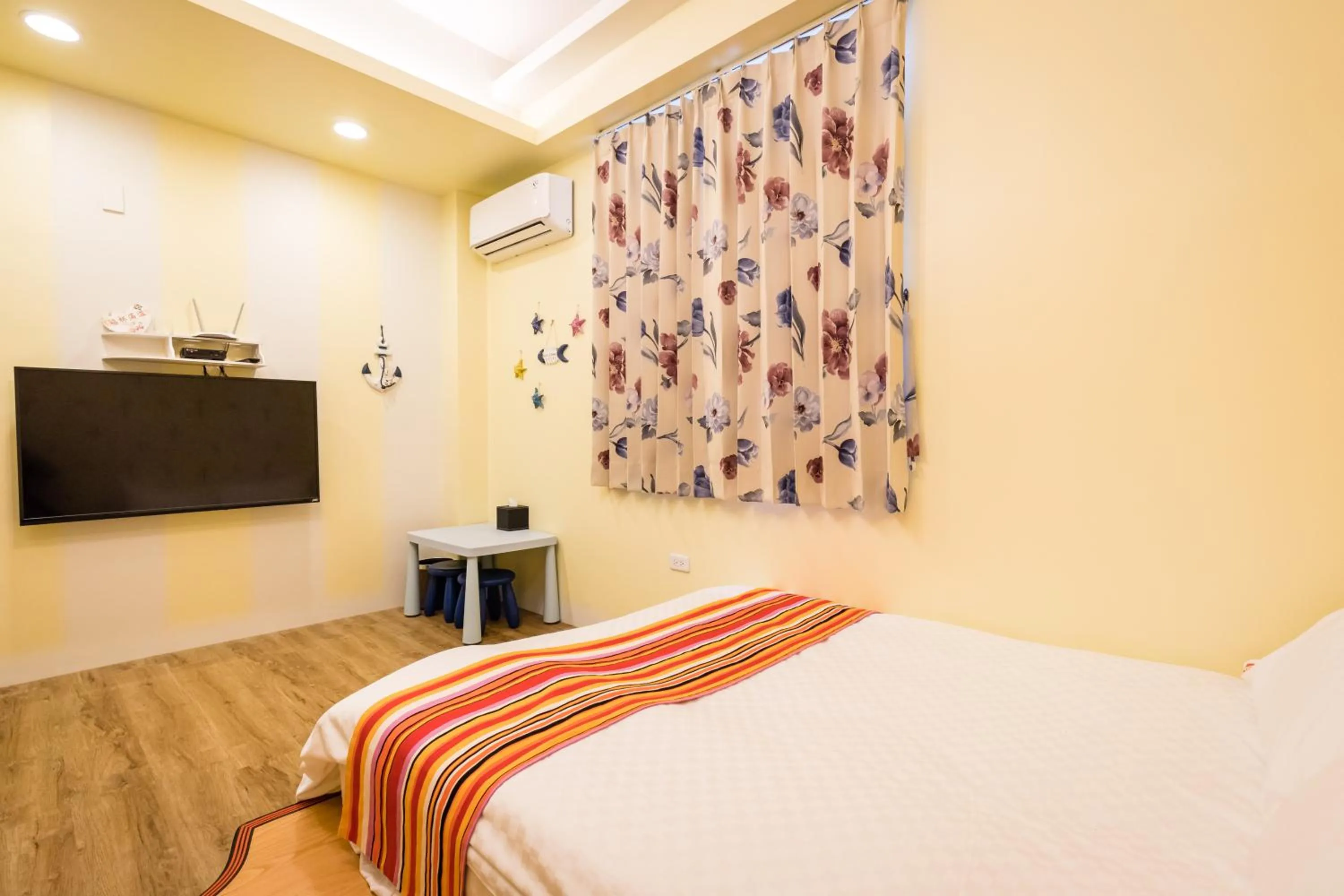 Bed in The Hide Bed and breakfast