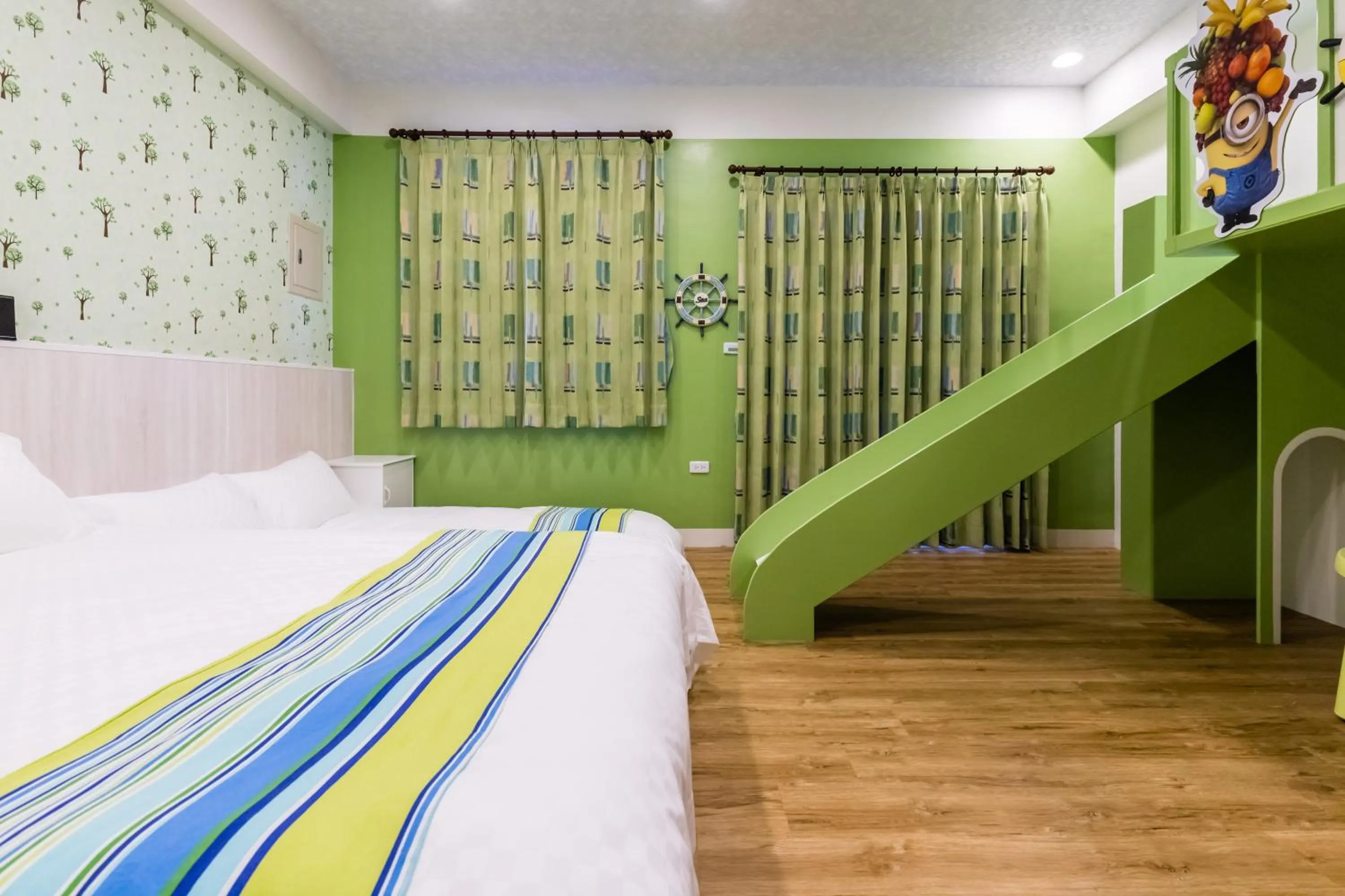 Bed in The Hide Bed and breakfast