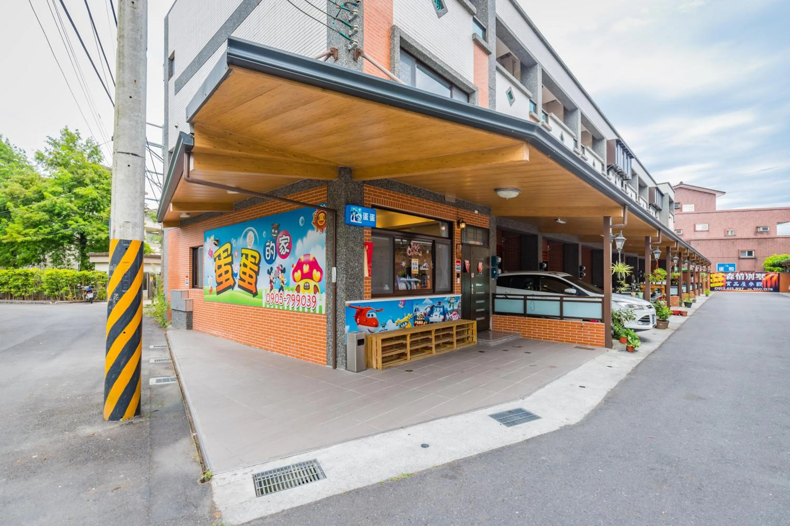 Property building in The Hide Bed and breakfast