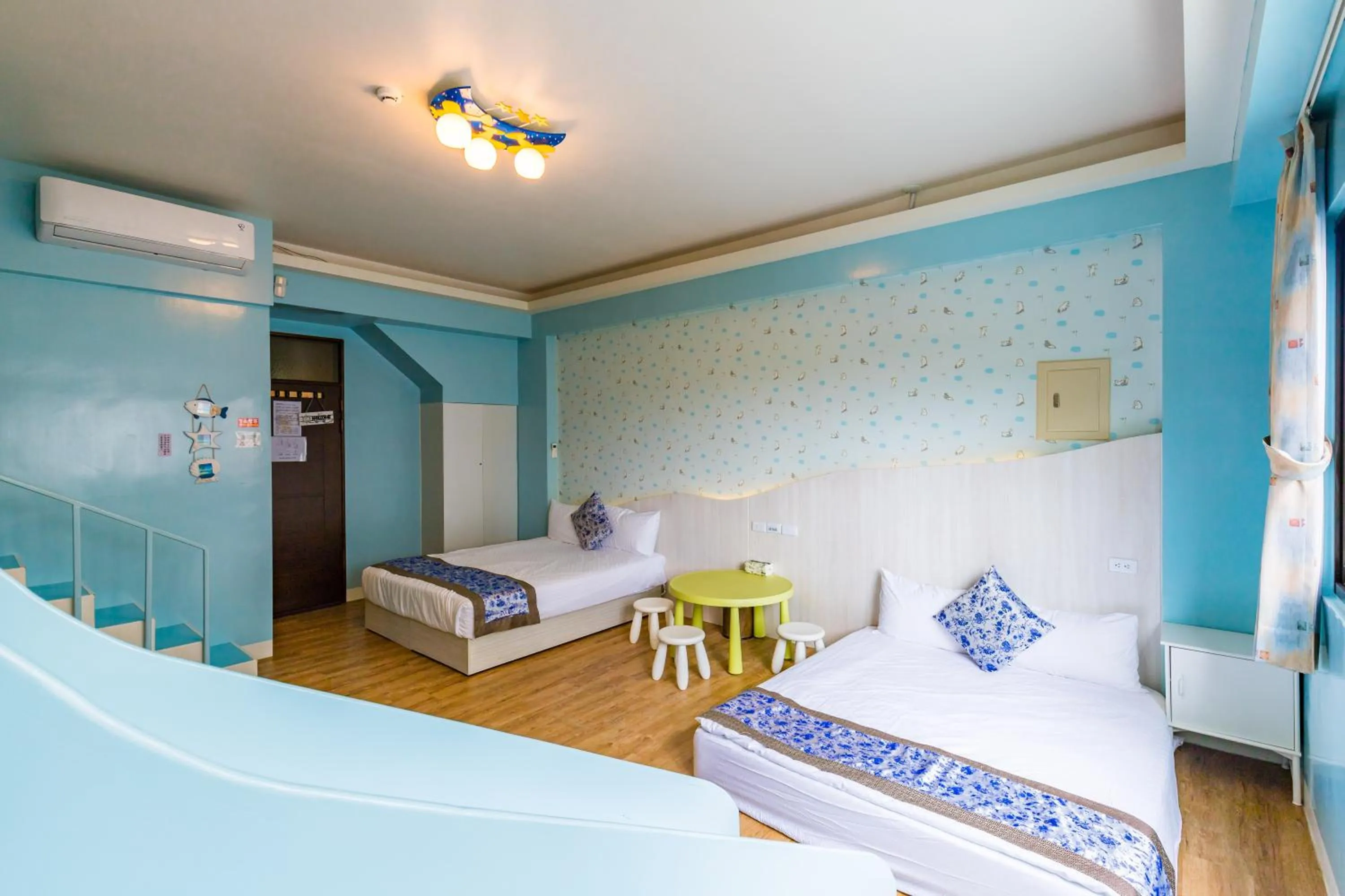 Bed in The Hide Bed and breakfast