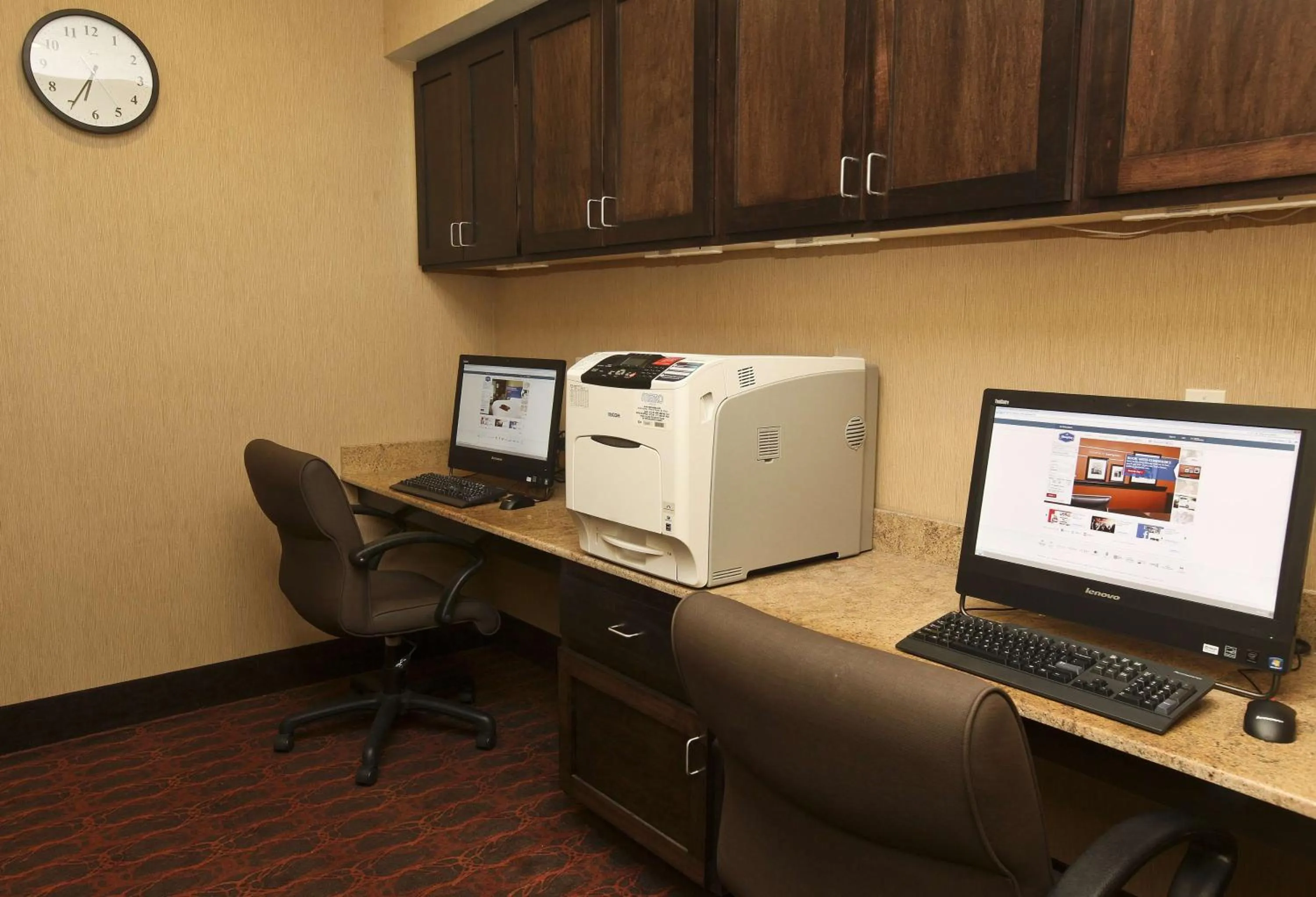 Business facilities in Hampton Inn & Suites Fargo Medical Center