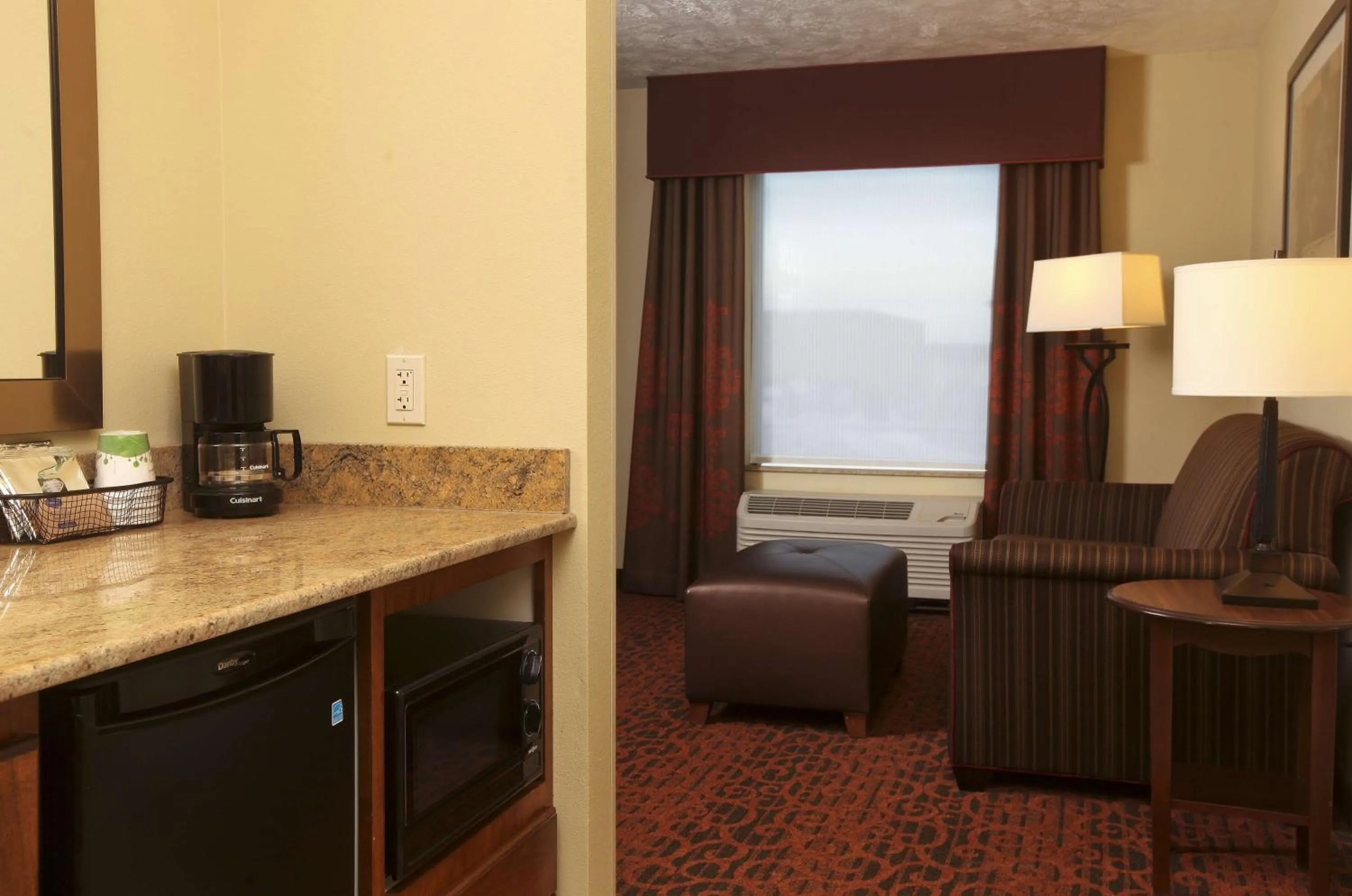 Kitchen or kitchenette in Hampton Inn & Suites Fargo Medical Center