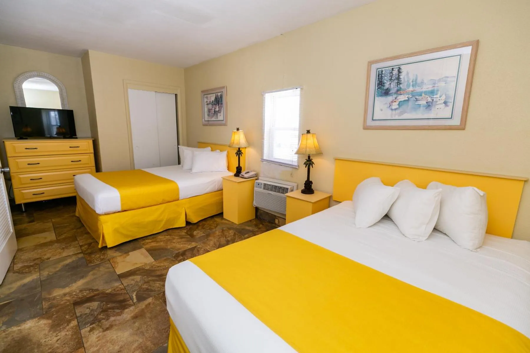 Bed in American Safari Motel Wildwood Crest Beach